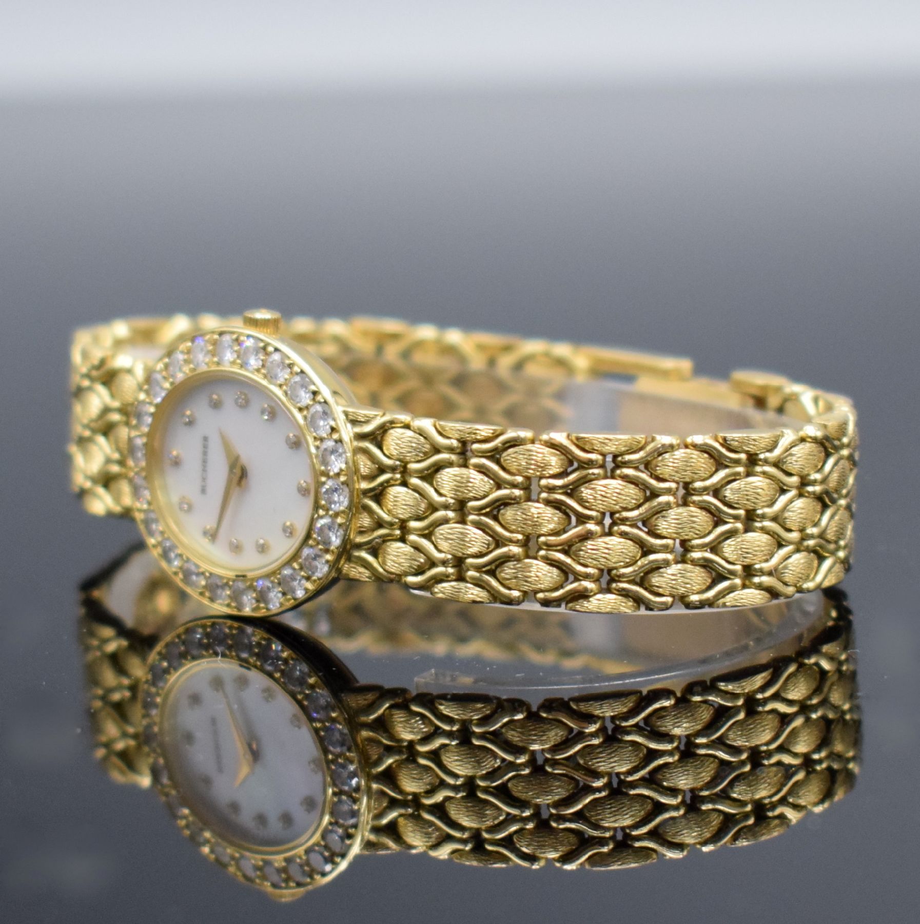 Detail d: BUCHERER hochwertige mit Brillanten besetzte Damenarmbanduhr in GG 750/000, Schweiz um 1995, quarz, ovales Geh., Boden aufgedr., Lünette m. ca. 1,3 ...