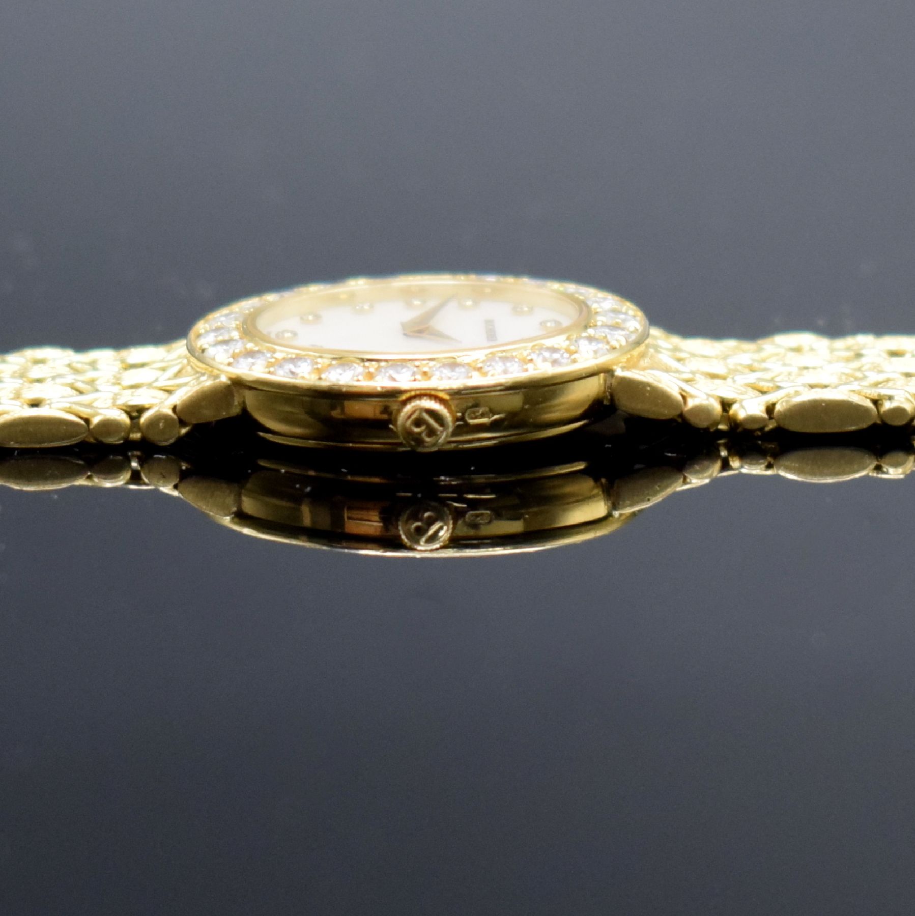 Detail f: BUCHERER hochwertige mit Brillanten besetzte Damenarmbanduhr in GG 750/000, Schweiz um 1995, quarz, ovales Geh., Boden aufgedr., Lünette m. ca. 1,3 ...