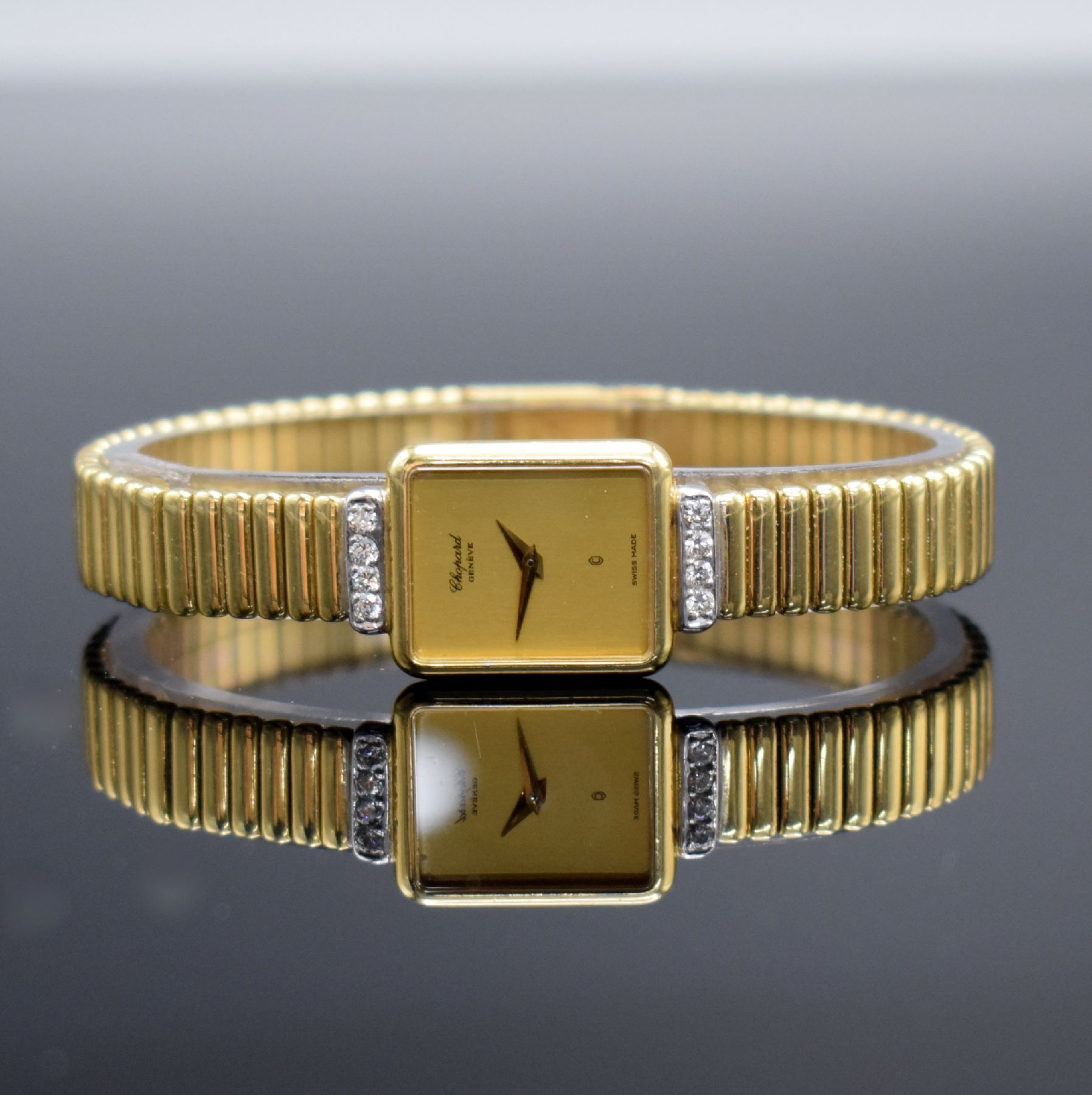 CHOPARD diamantbesetzte Damenarmbanduhr in GG 750/000, Schweiz um 1985, quarz, rechteck. Geh., Boden aufgedr., Zeigerstellung über Drücker im ...