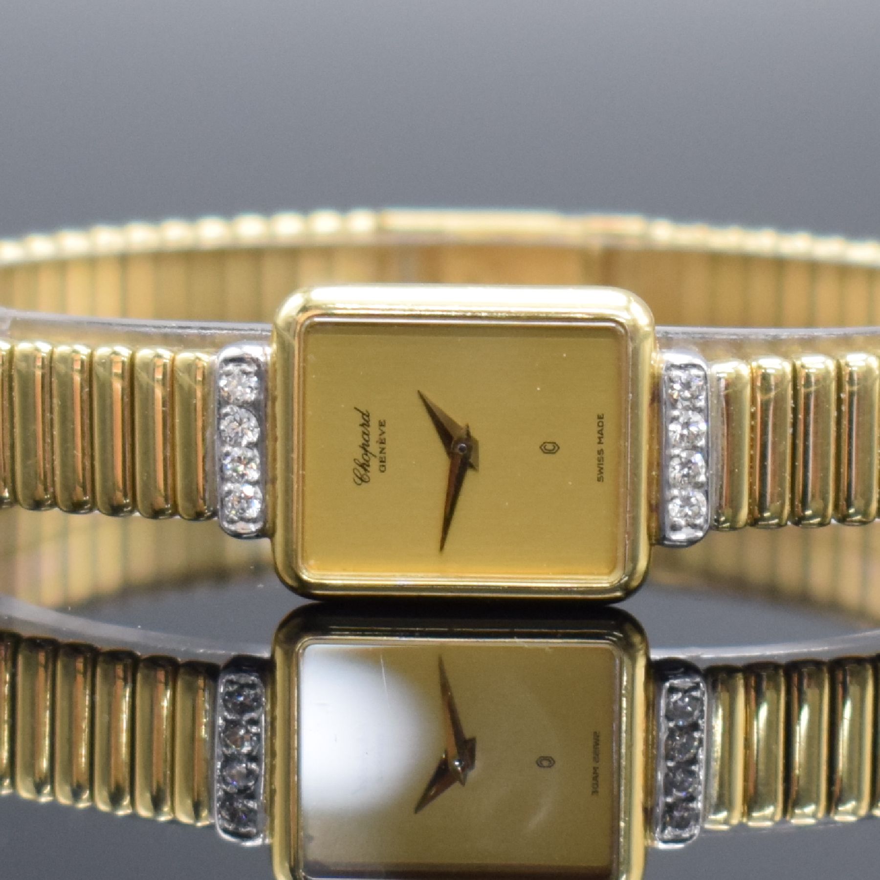Detail a: CHOPARD diamantbesetzte Damenarmbanduhr in GG 750/000, Schweiz um 1985, quarz, rechteck. Geh., Boden aufgedr., Zeigerstellung über Drücker im ...