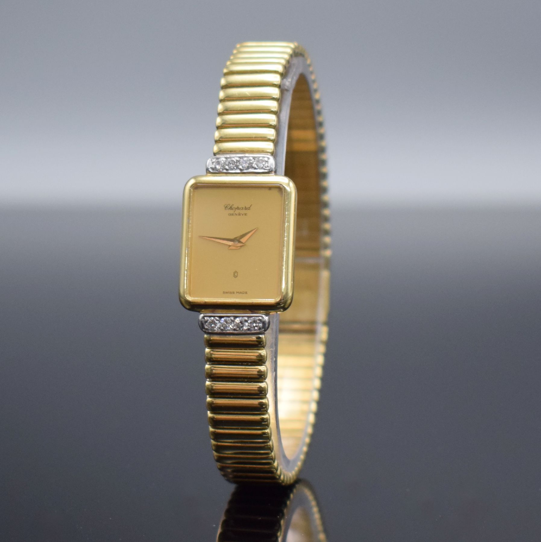 Detail b: CHOPARD diamantbesetzte Damenarmbanduhr in GG 750/000, Schweiz um 1985, quarz, rechteck. Geh., Boden aufgedr., Zeigerstellung über Drücker im ...
