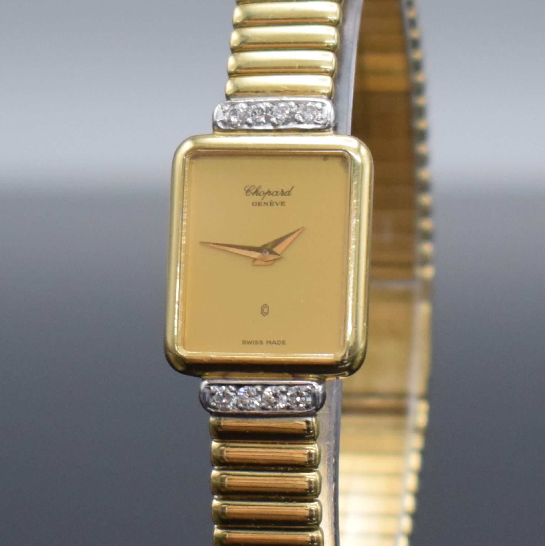 Detail c: CHOPARD diamantbesetzte Damenarmbanduhr in GG 750/000, Schweiz um 1985, quarz, rechteck. Geh., Boden aufgedr., Zeigerstellung über Drücker im ...
