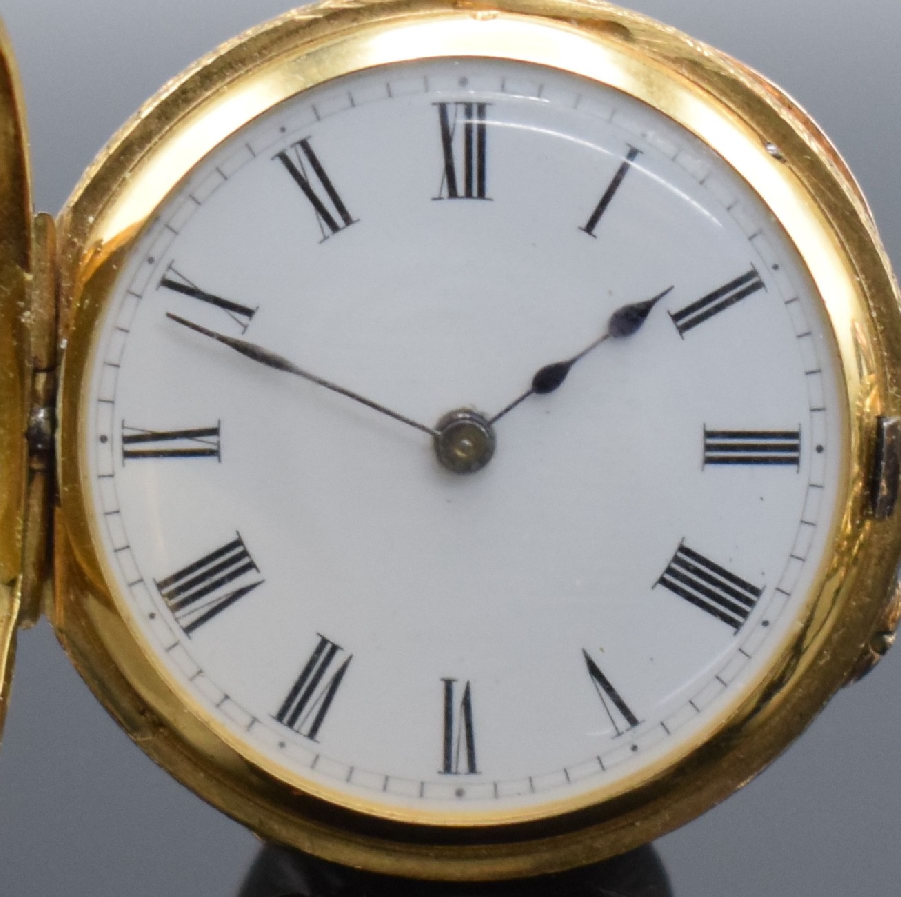 Detail c: Halbsavonette in GG 750/000 mit Anstecknadel in GG 750/000 & Chatelaine mit Goldmonturen in GG 585/000, Schweiz um 1870, Anstecknadel & Chatelaine ...
