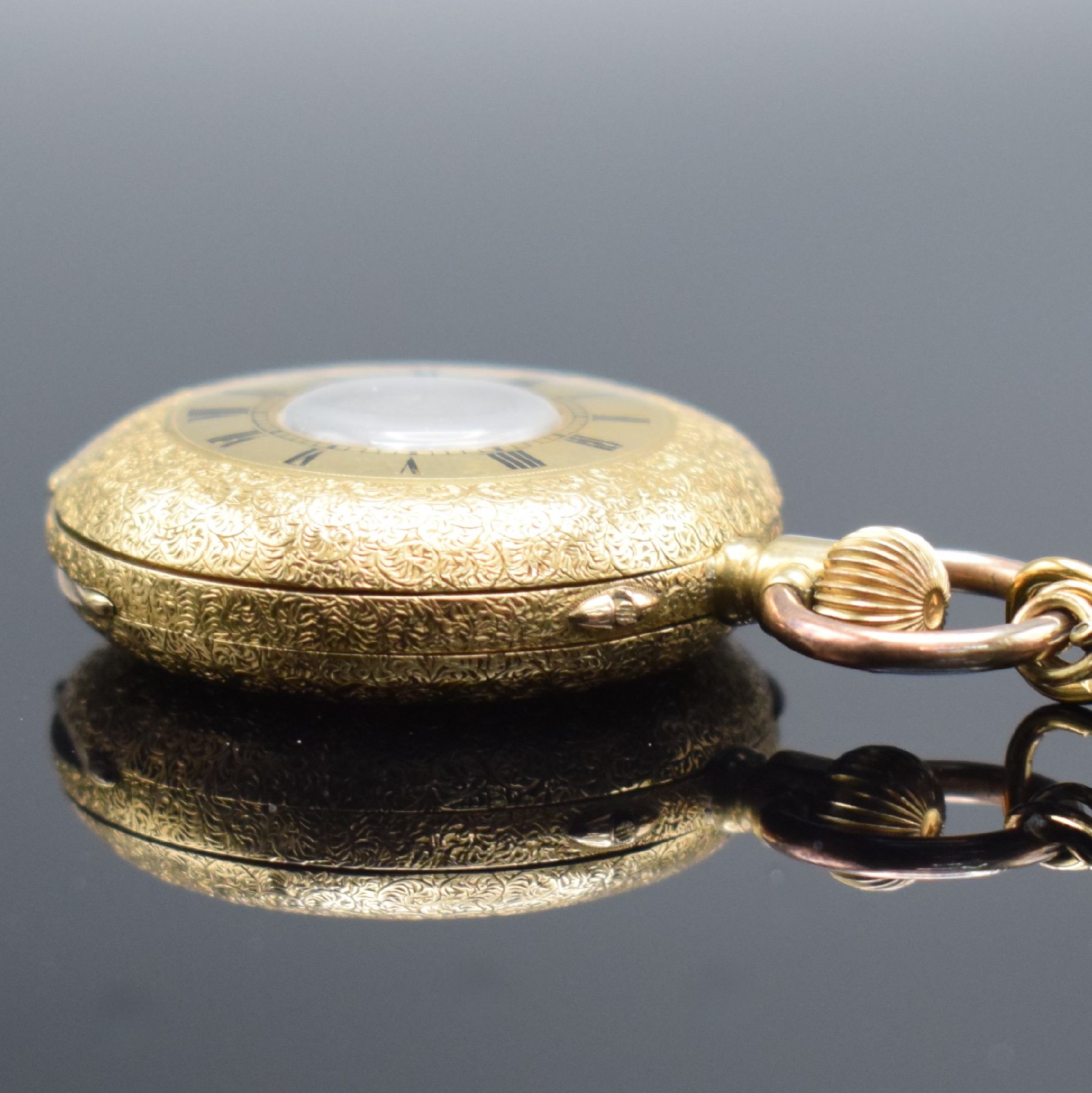 Detail h: Halbsavonette in GG 750/000 mit Anstecknadel in GG 750/000 & Chatelaine mit Goldmonturen in GG 585/000, Schweiz um 1870, Anstecknadel & Chatelaine ...