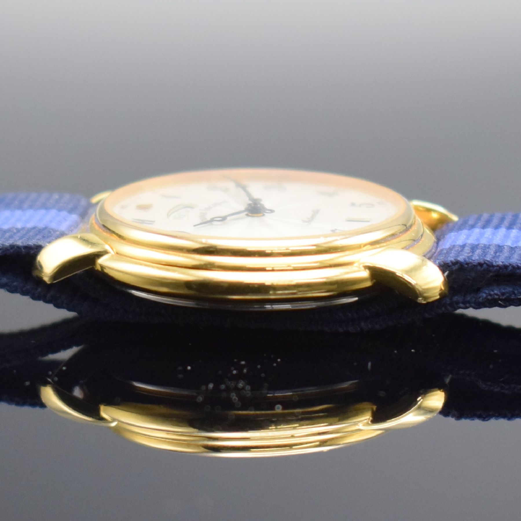 Detail e: MAURICE LACROIX Herrenarmbanduhr, Schweiz um 1990, Automatik, Ref. 09329, verg. Geh., Stahlboden aufgedr., silb. guill. Zifferbl. mit arab. Zahlen, ...