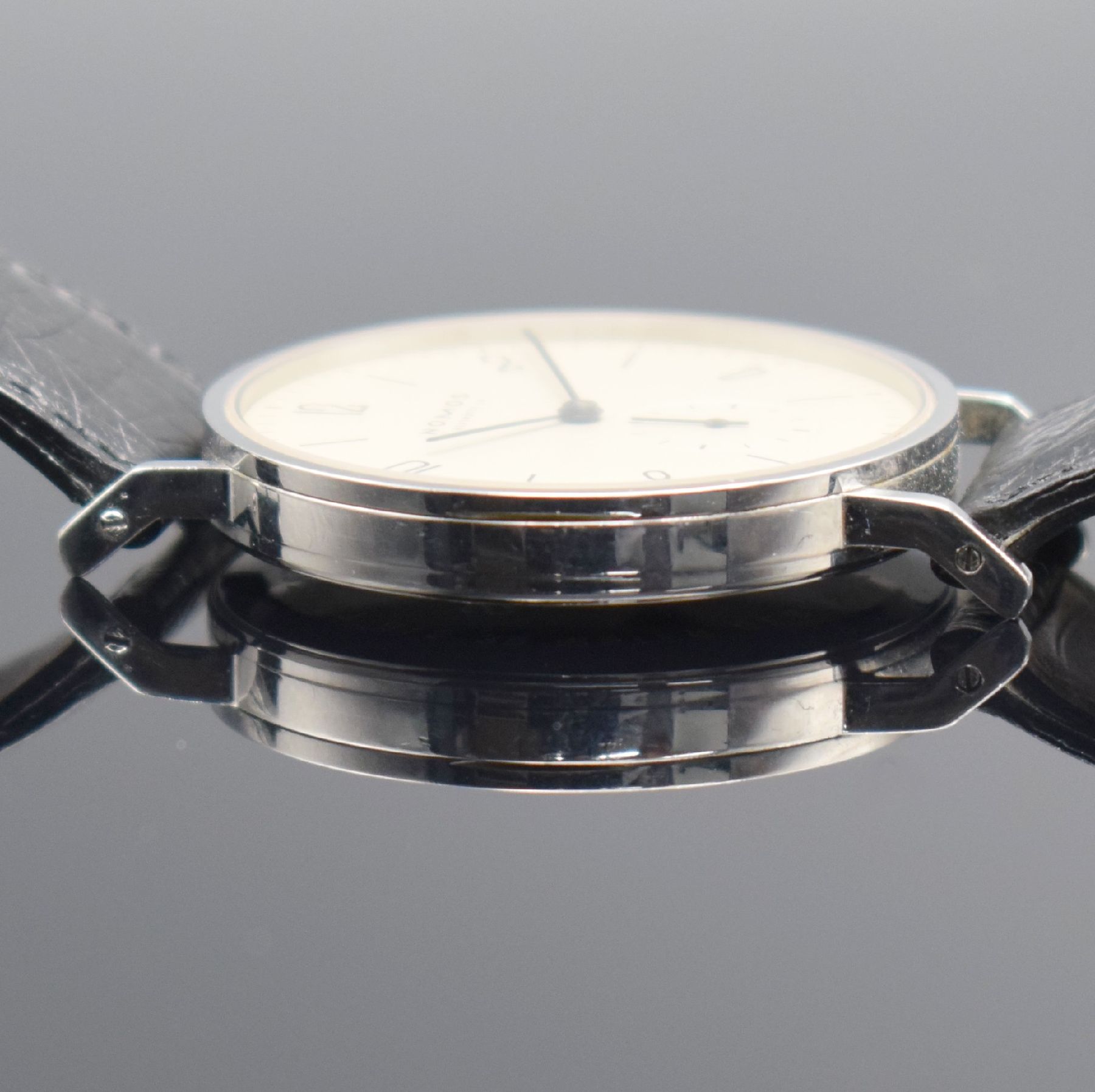 Detail e: NOMOS Tangente Glashütte Herrenarmbanduhr, Handaufzug, 3-teil. Geh., Boden & Glasrand aufgedr., Zifferbl. m. arab. Zahlen & Strichindizes, schwarze ...