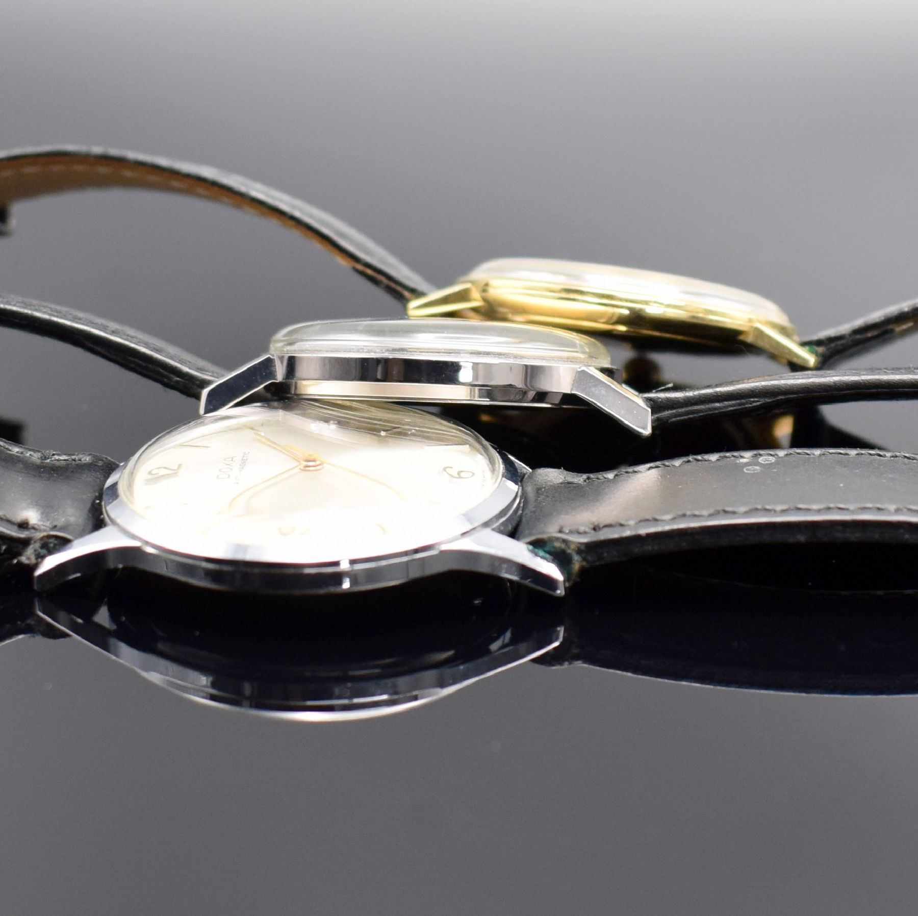 Detail f: DOXA 3 Herrenarmbanduhren, Schweiz um 1960, Handaufzug, 1.) GG 585/000, Kal. 45, 17 St., Feinreg., D. ca. 34,5 mm, EZ 2-3, 2.) Edelstahl, Kal. 103, ...
