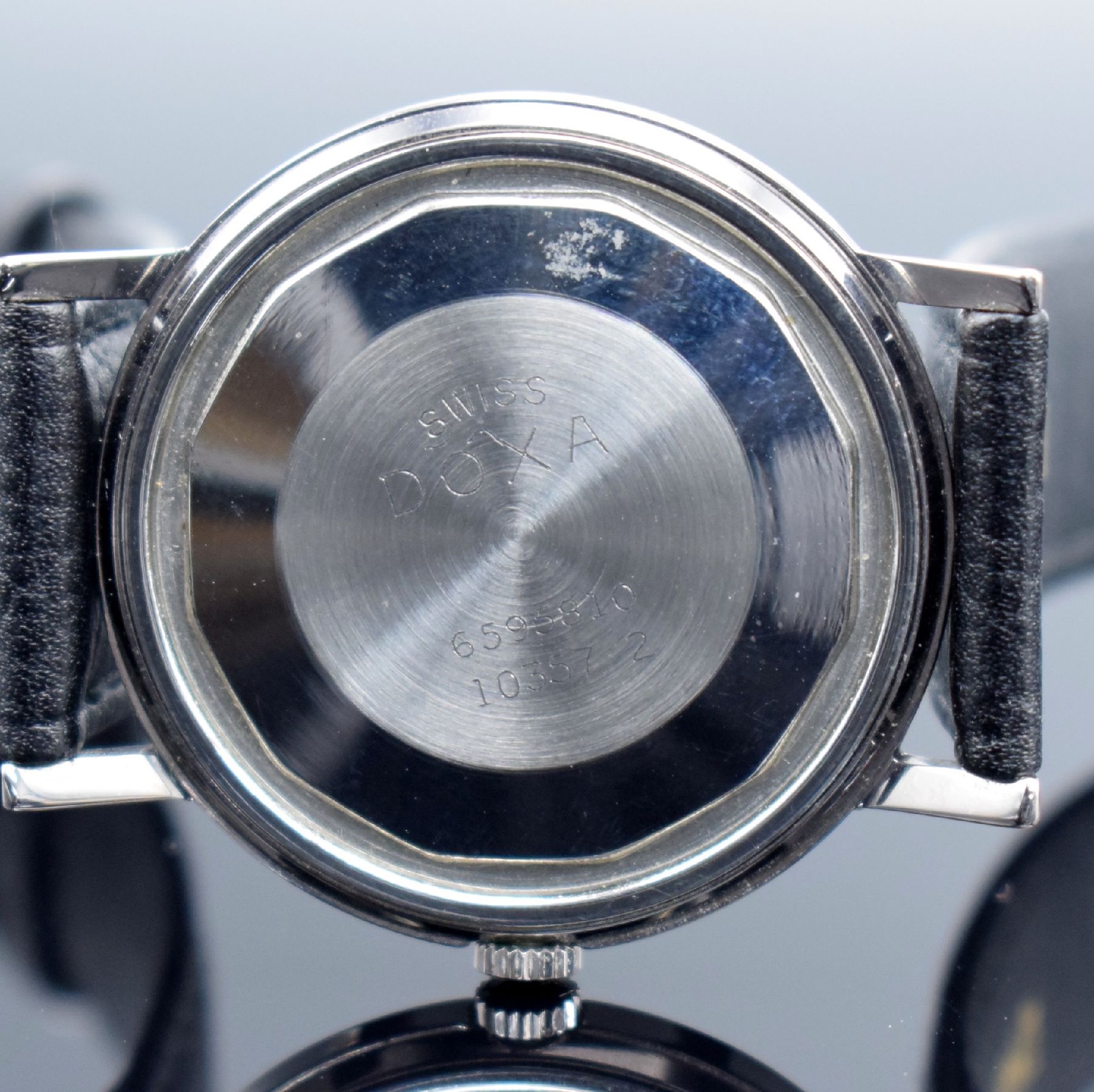 Detail i: DOXA 3 Herrenarmbanduhren, Schweiz um 1960, Handaufzug, 1.) GG 585/000, Kal. 45, 17 St., Feinreg., D. ca. 34,5 mm, EZ 2-3, 2.) Edelstahl, Kal. 103, ...