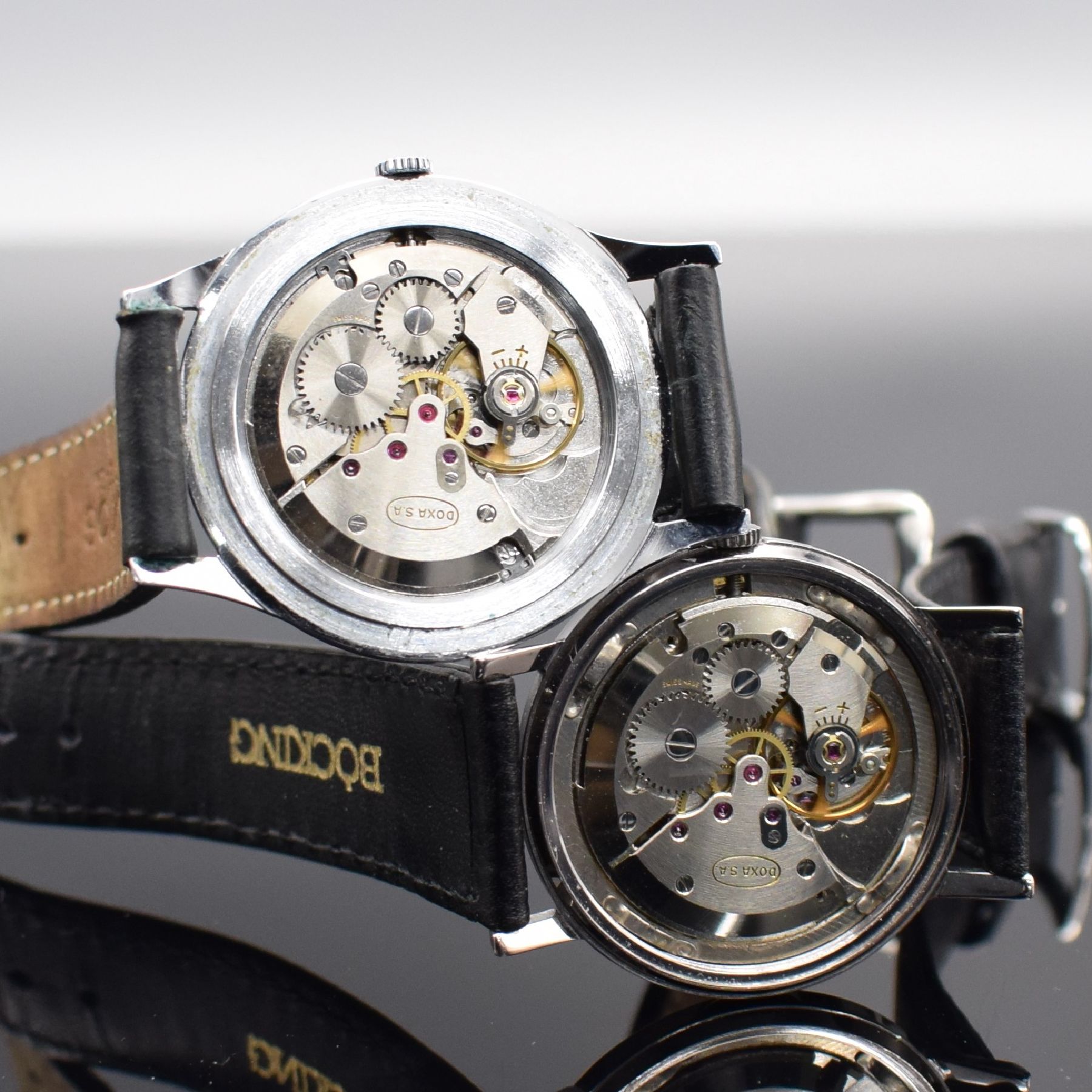 Detail l: DOXA 3 Herrenarmbanduhren, Schweiz um 1960, Handaufzug, 1.) GG 585/000, Kal. 45, 17 St., Feinreg., D. ca. 34,5 mm, EZ 2-3, 2.) Edelstahl, Kal. 103, ...