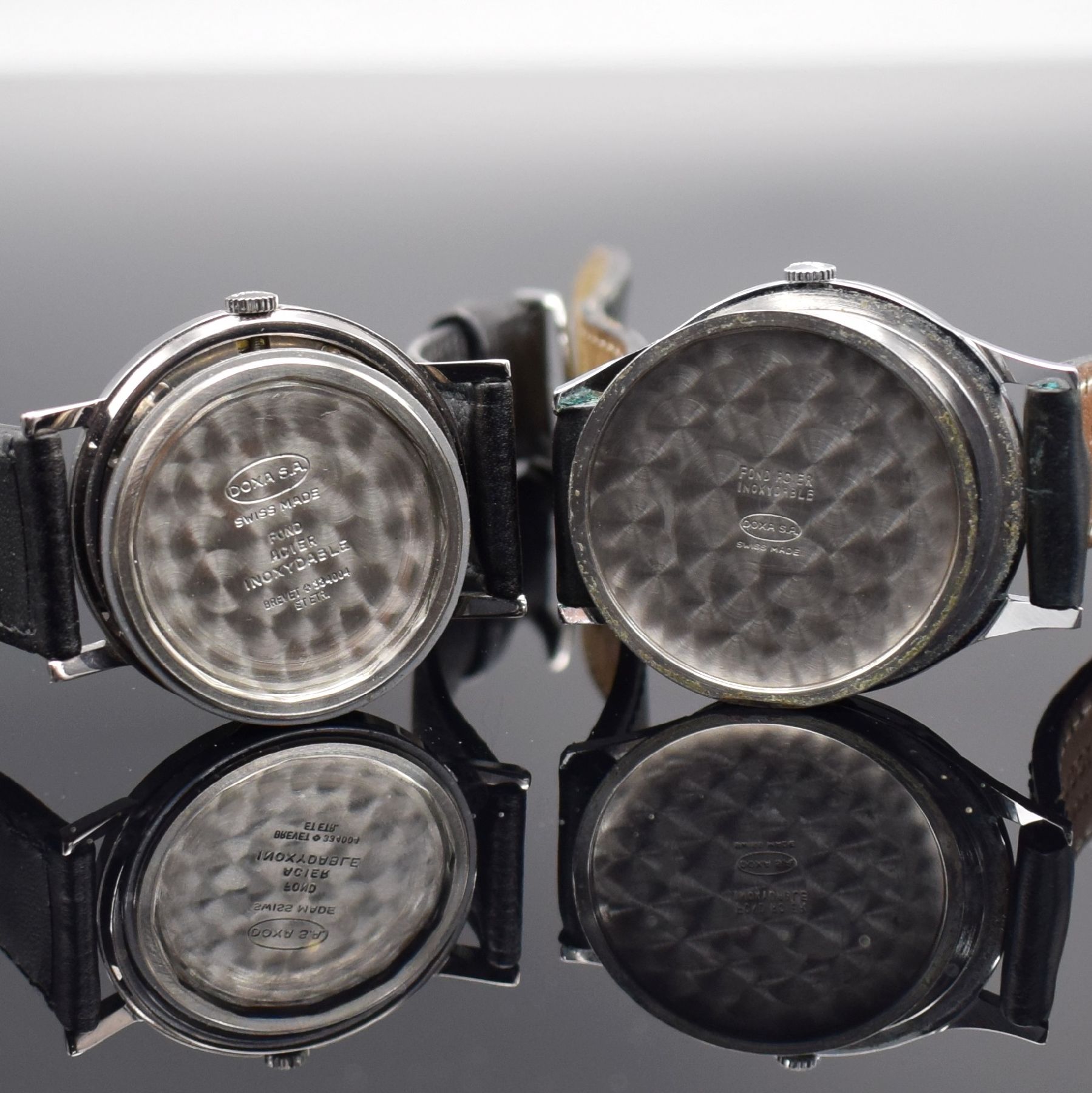 Detail m: DOXA 3 Herrenarmbanduhren, Schweiz um 1960, Handaufzug, 1.) GG 585/000, Kal. 45, 17 St., Feinreg., D. ca. 34,5 mm, EZ 2-3, 2.) Edelstahl, Kal. 103, ...