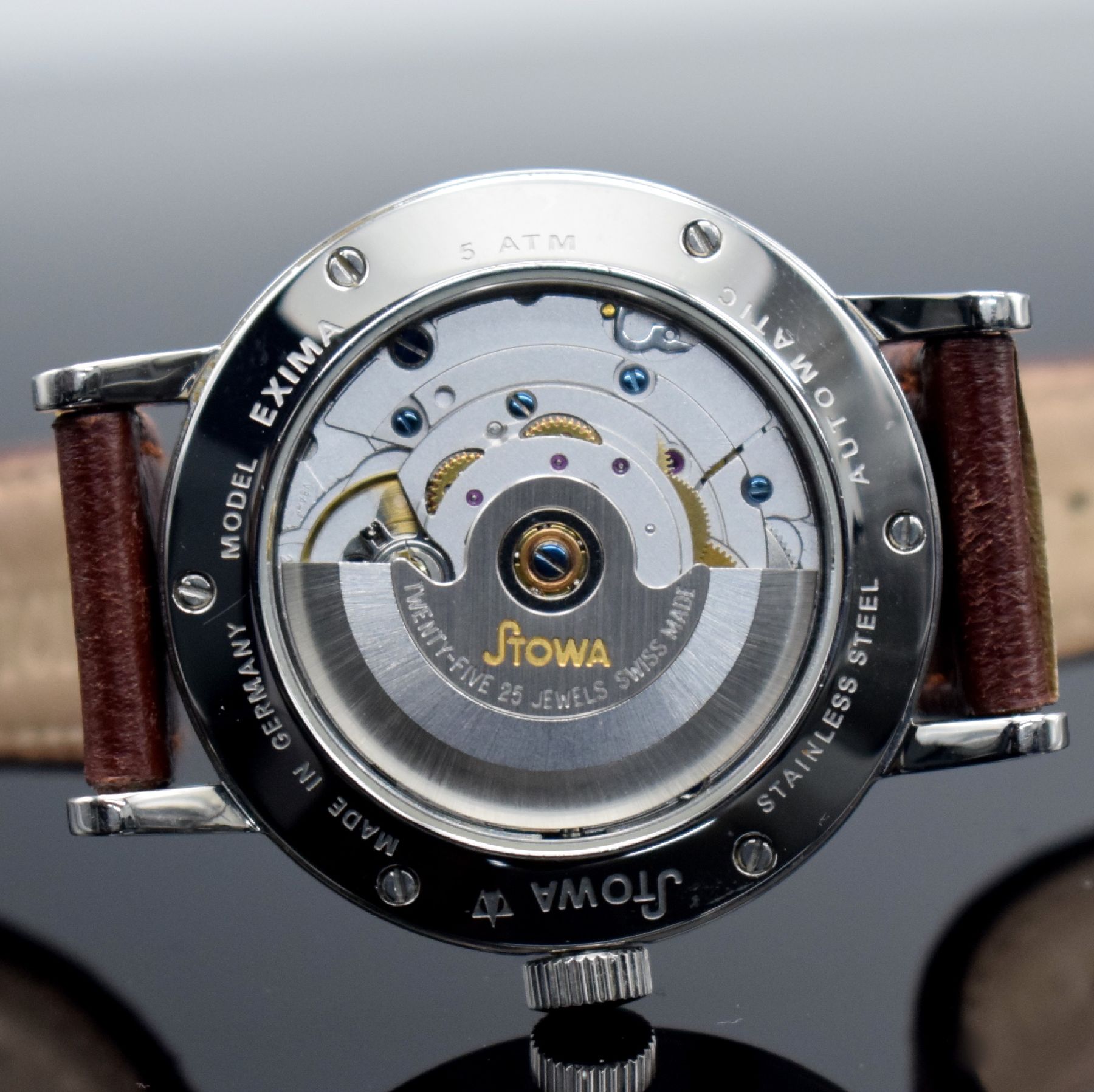 Detail e: STOWA Exima Herrenarmbanduhr, Deutschland Automatik, beids. vergl. Edelstahlgeh., Boden 6-fach verschr., orig. Lederbd. m. orig. Dornschl., ...