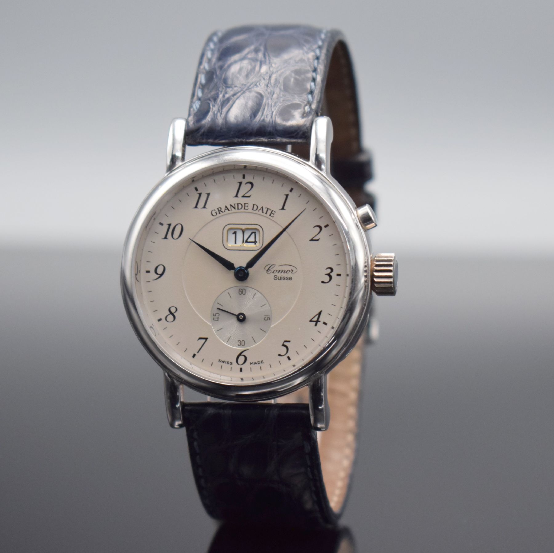 Detail b: COMOR Grande Date limitierte Herrenarmbanduhr, Schweiz um 2005, Handaufzug, auf 299 Stück limitiertes Sondermodell in Sterlingsilber, ...