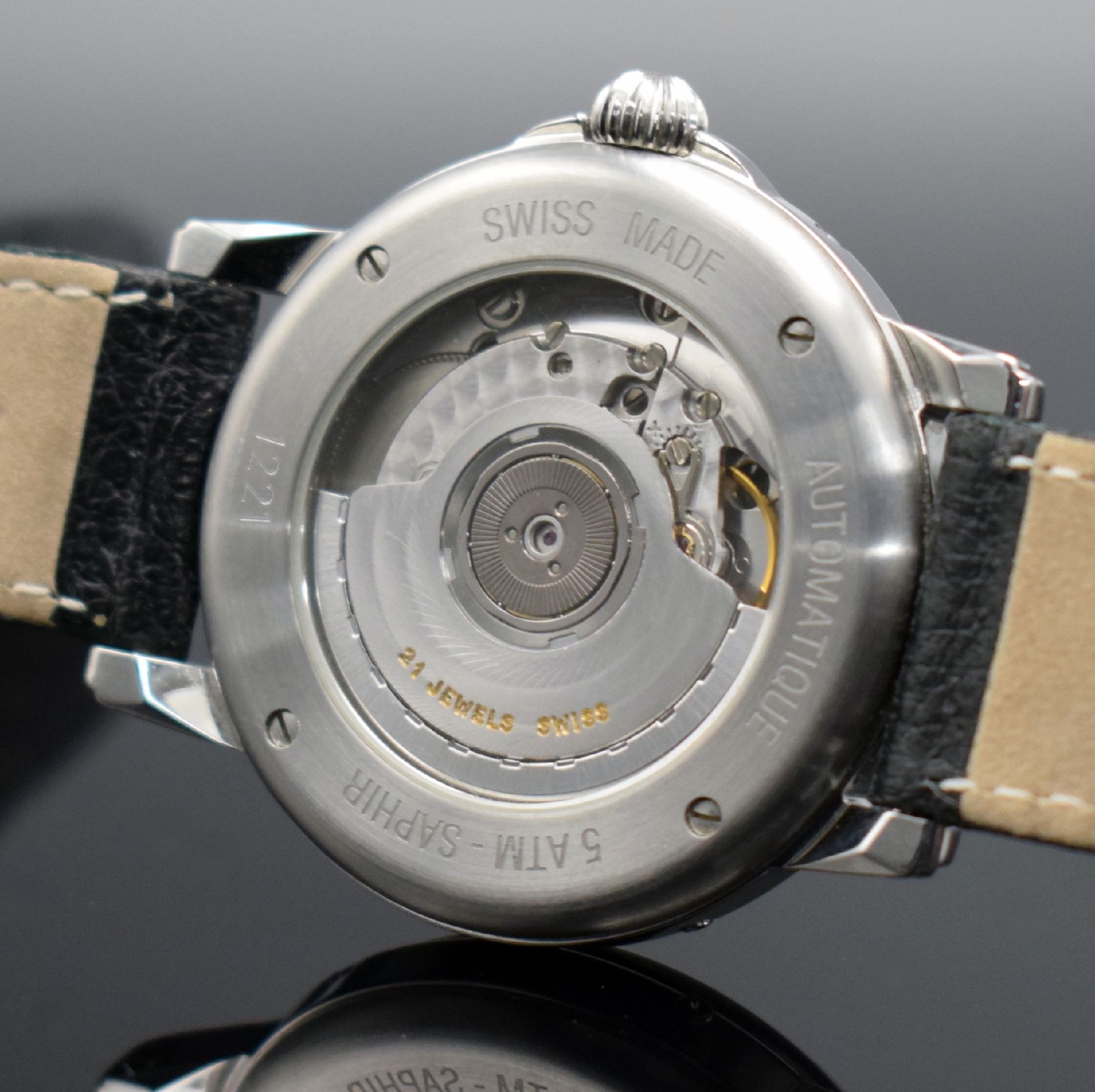 Detail e: BORDEAUX Herrenarmbanduhr mit Vollkalender, Schweiz um 2000, Automatik, beids. vergl. Edelstahlgeh., Boden 4-fach verschr., Korrekturdr. im Geh. ...