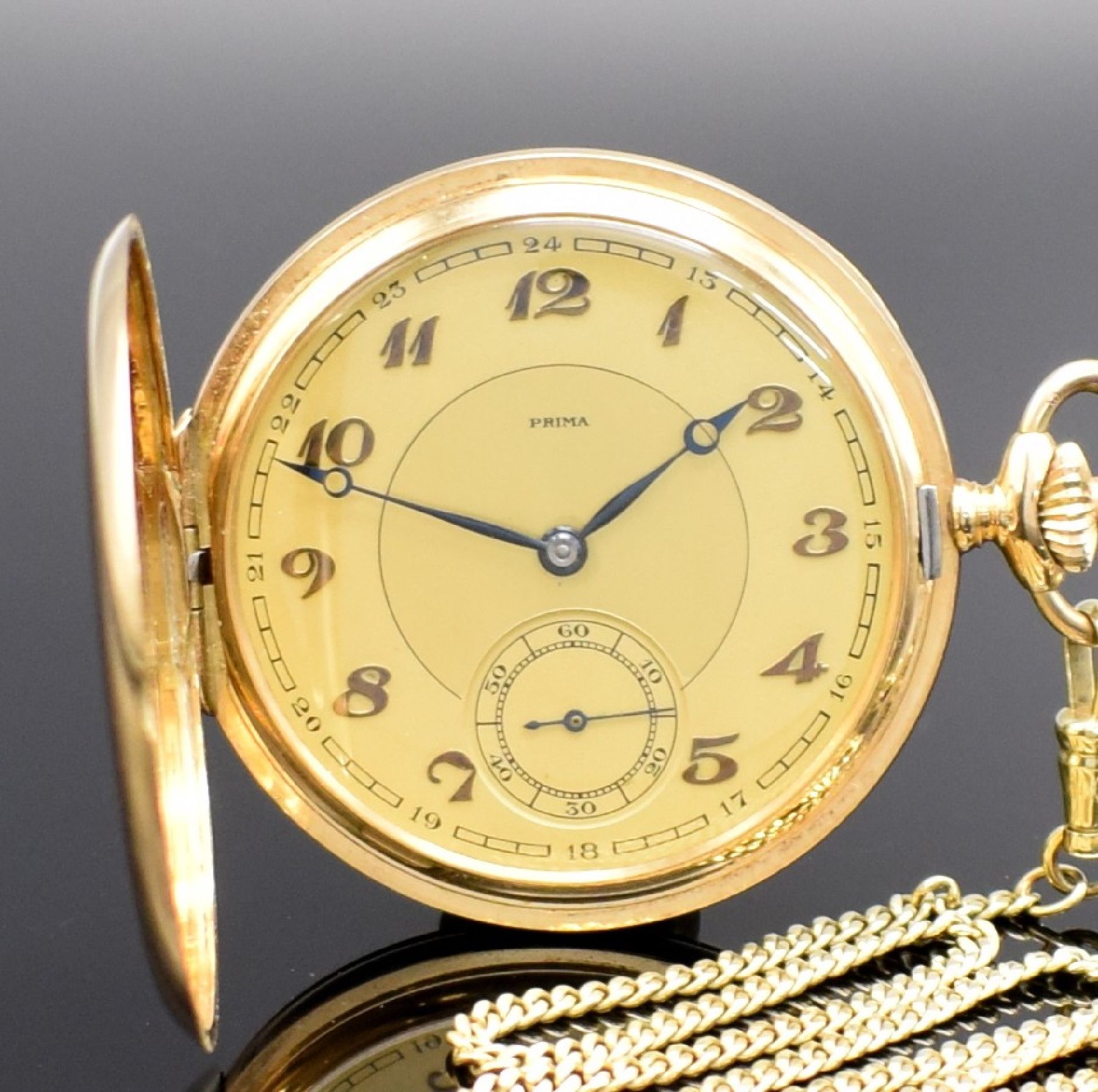 Detail a: PRIMA Savonette in GG 585/000 mit Kette in GG 585/000, Schweiz um 1925, Kette später, 2- Deckel Goldgeh., Spungdeckel m. Monogramm, Metallcuvette m. ...