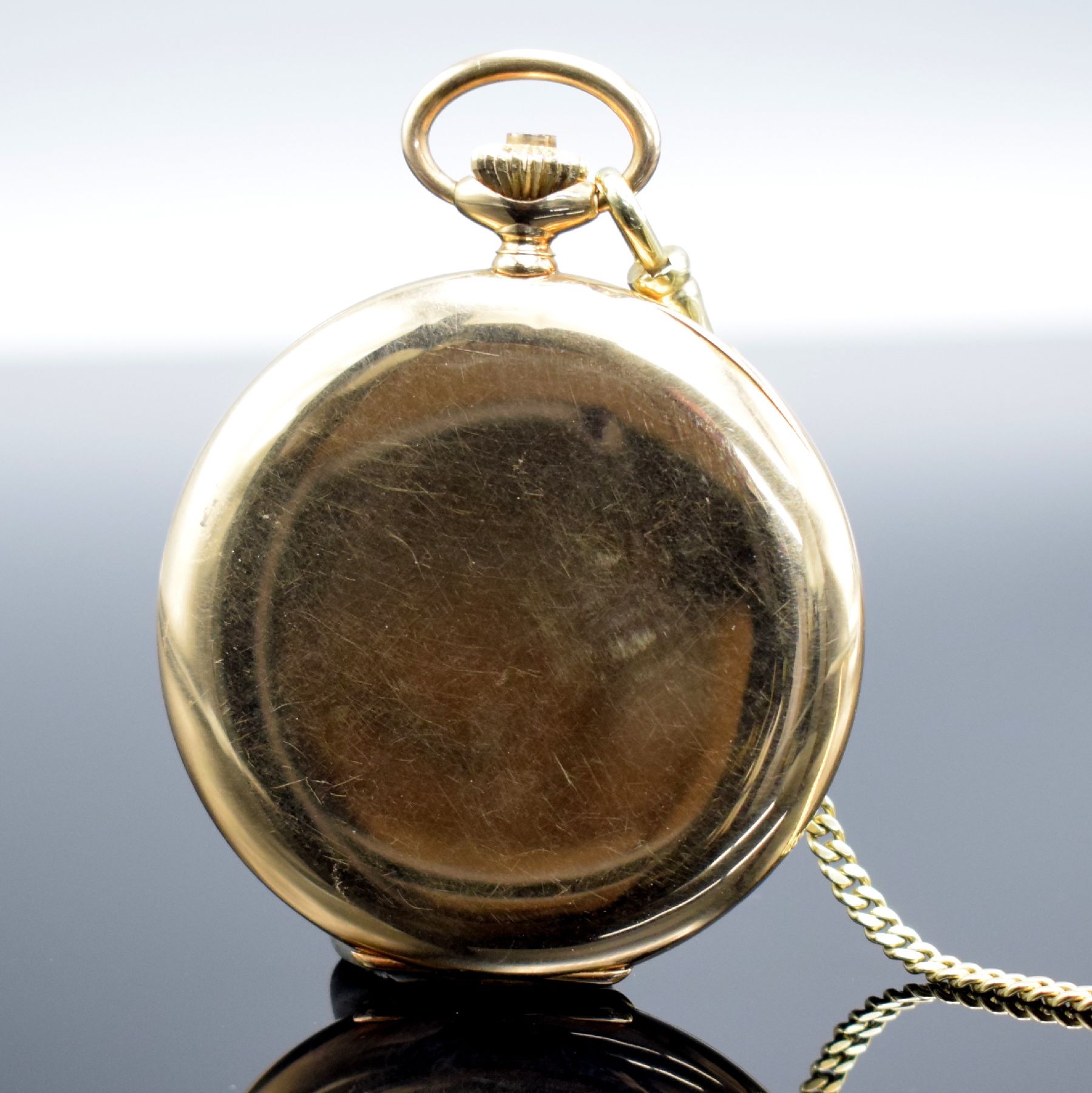Detail c: PRIMA Savonette in GG 585/000 mit Kette in GG 585/000, Schweiz um 1925, Kette später, 2- Deckel Goldgeh., Spungdeckel m. Monogramm, Metallcuvette m. ...