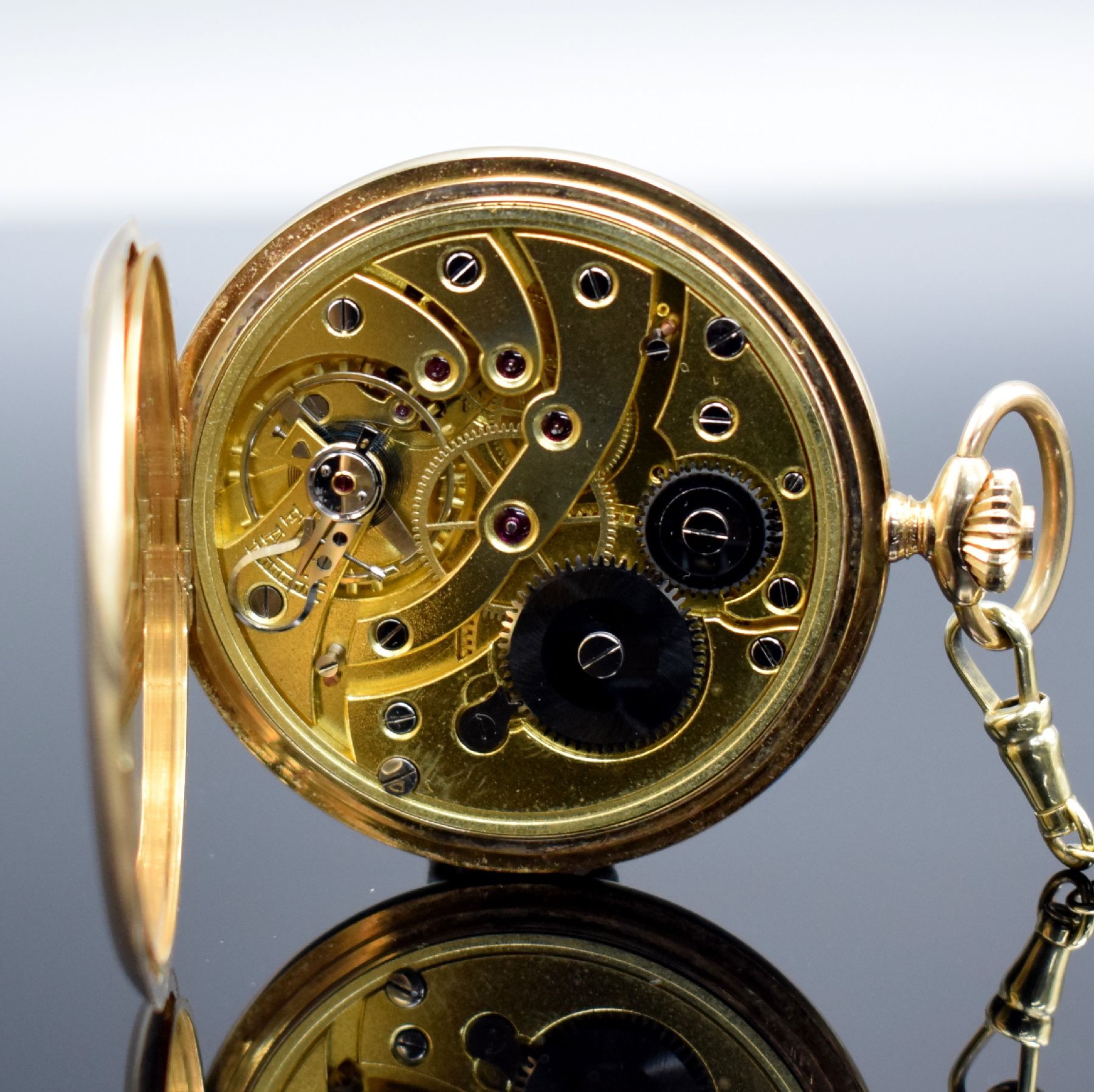 Detail f: PRIMA Savonette in GG 585/000 mit Kette in GG 585/000, Schweiz um 1925, Kette später, 2- Deckel Goldgeh., Spungdeckel m. Monogramm, Metallcuvette m. ...