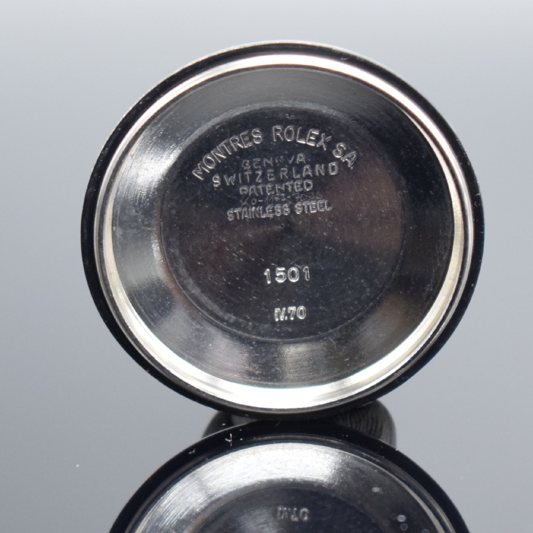 Detail k: ROLEX Date Oyster Perpetual Herrenarmbanduhr Referenz 1501, Schweiz lt. Bodengravur I. Quartal 1970, Automatik, Edelstahlgeh. inkl gefaltetem ...