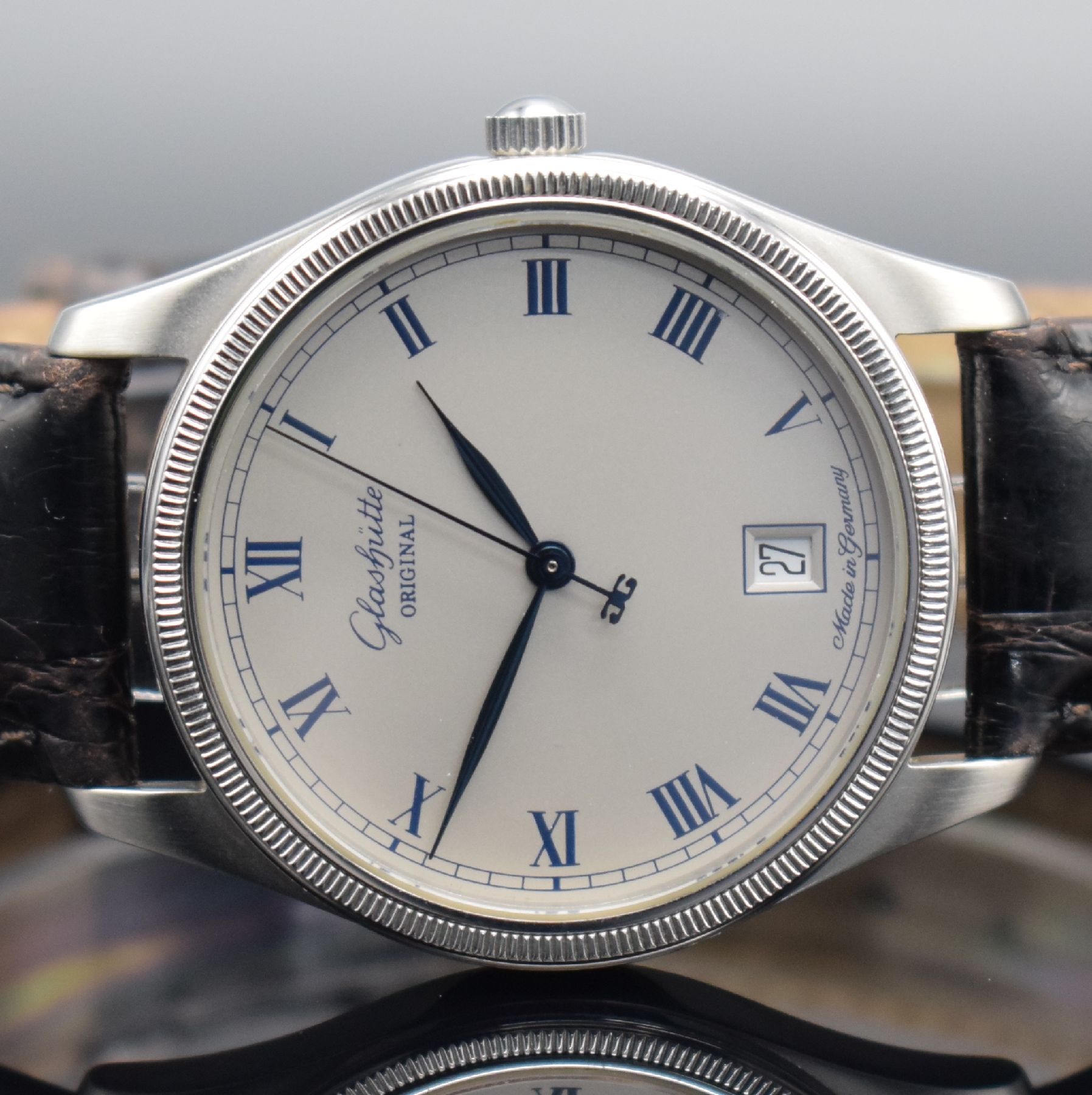 Detail a: GLASHÜTTE Original Klassik Herrenarmbanduhr mit Kaliber 12-50, Deutschland um 1995, Handaufzug, beids. vergl. Gehäuse in Stahl, Boden aufgedr., ...
