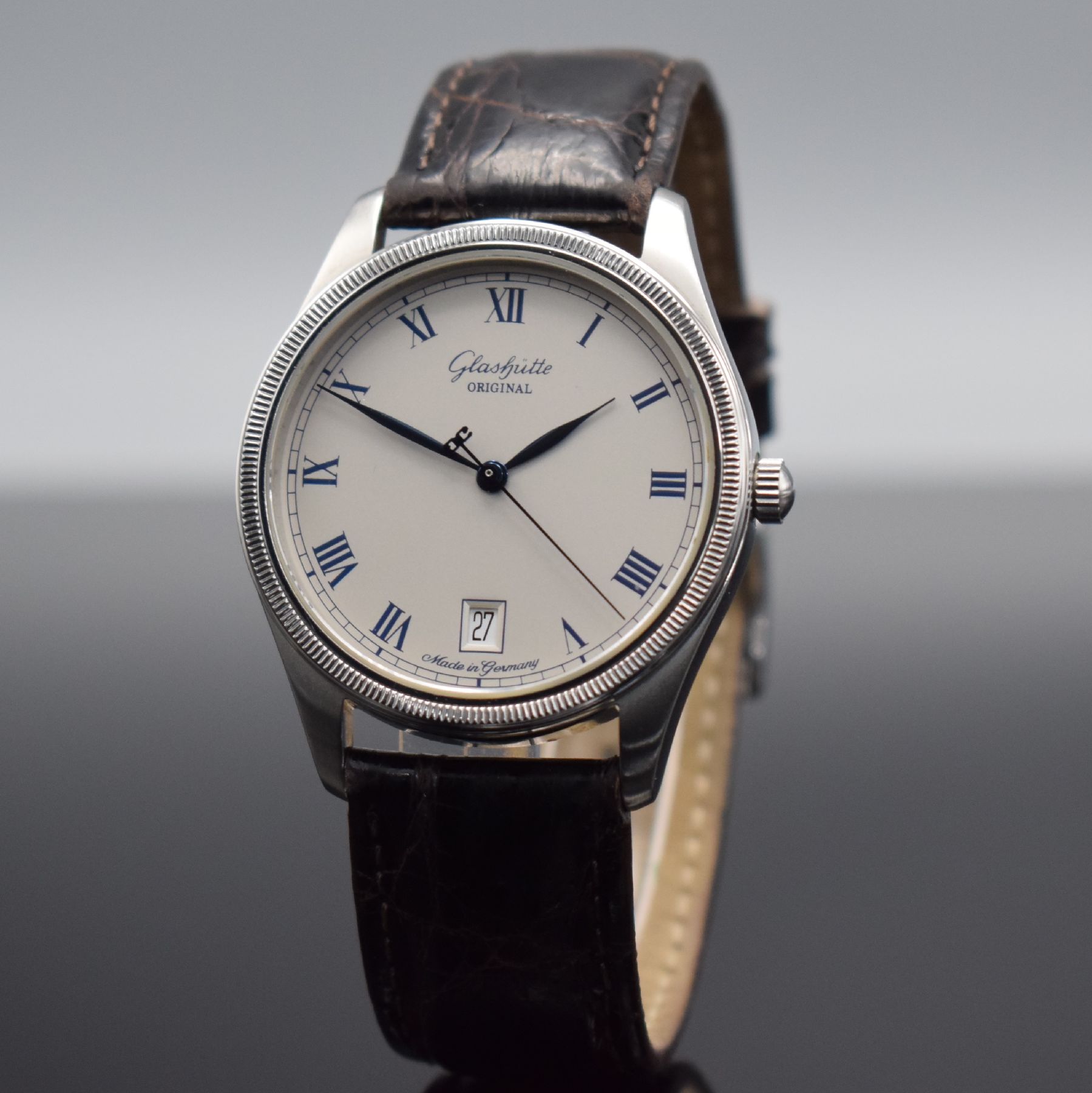 Detail b: GLASHÜTTE Original Klassik Herrenarmbanduhr mit Kaliber 12-50, Deutschland um 1995, Handaufzug, beids. vergl. Gehäuse in Stahl, Boden aufgedr., ...