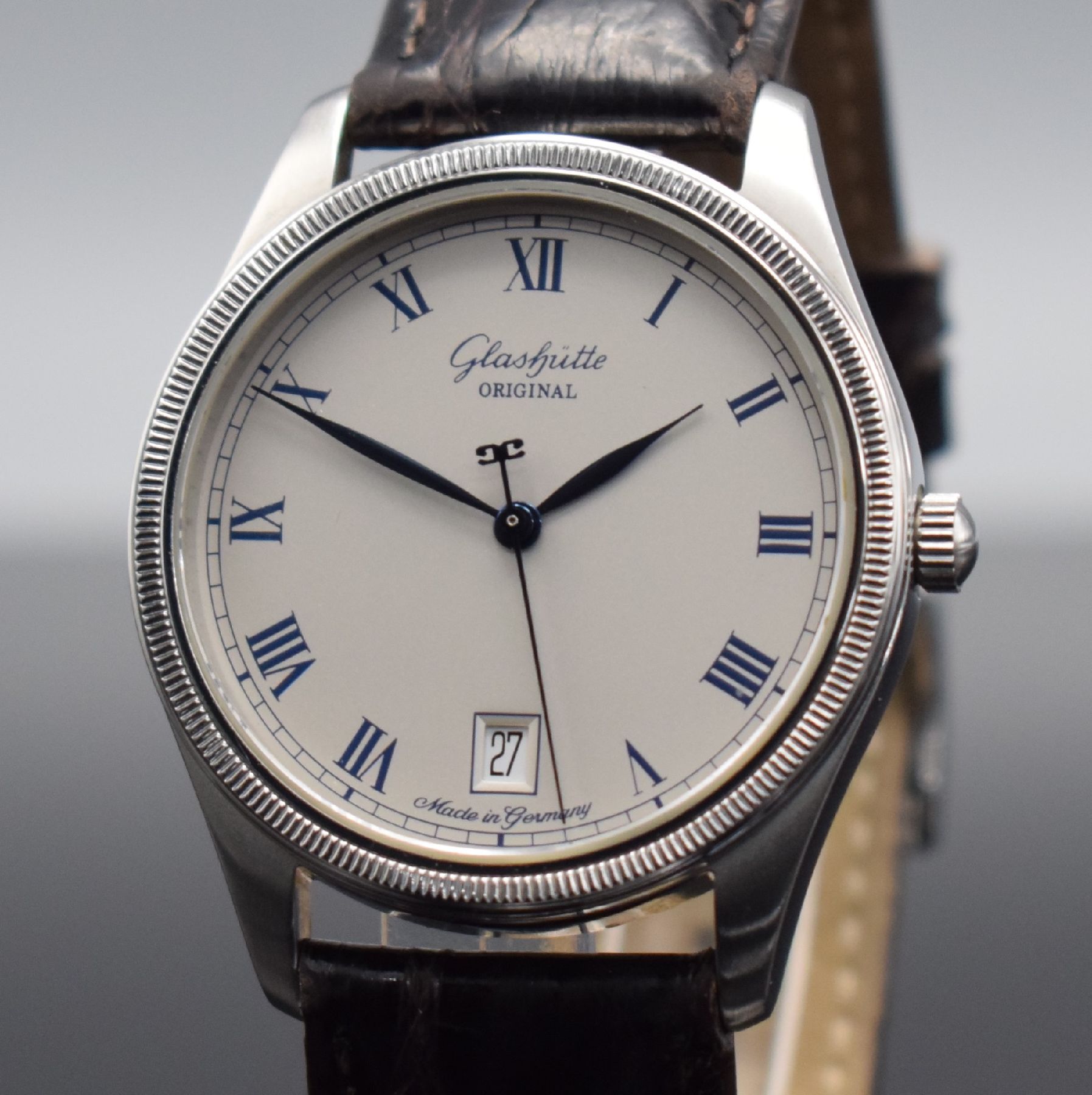 Detail c: GLASHÜTTE Original Klassik Herrenarmbanduhr mit Kaliber 12-50, Deutschland um 1995, Handaufzug, beids. vergl. Gehäuse in Stahl, Boden aufgedr., ...