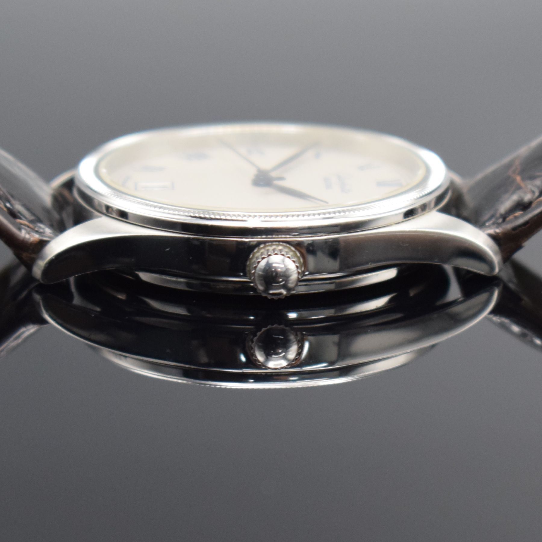 Detail d: GLASHÜTTE Original Klassik Herrenarmbanduhr mit Kaliber 12-50, Deutschland um 1995, Handaufzug, beids. vergl. Gehäuse in Stahl, Boden aufgedr., ...