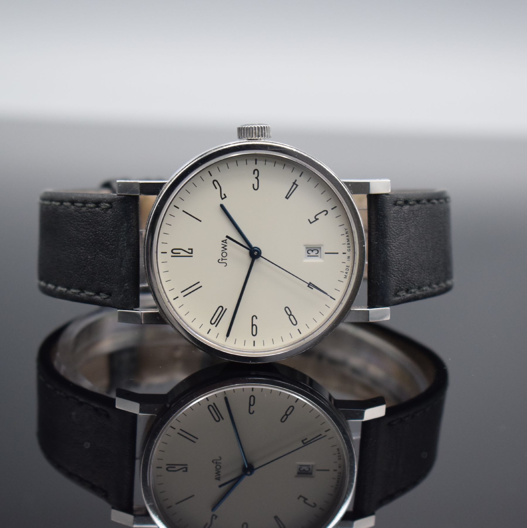 STOWA Antea Edition Museum Herrenarmbanduhr, Deutschland um 2007, Automatik, beids. vergl. Edelstahlgeh., Boden 6-fach verschr., orig. Lederband m. ...