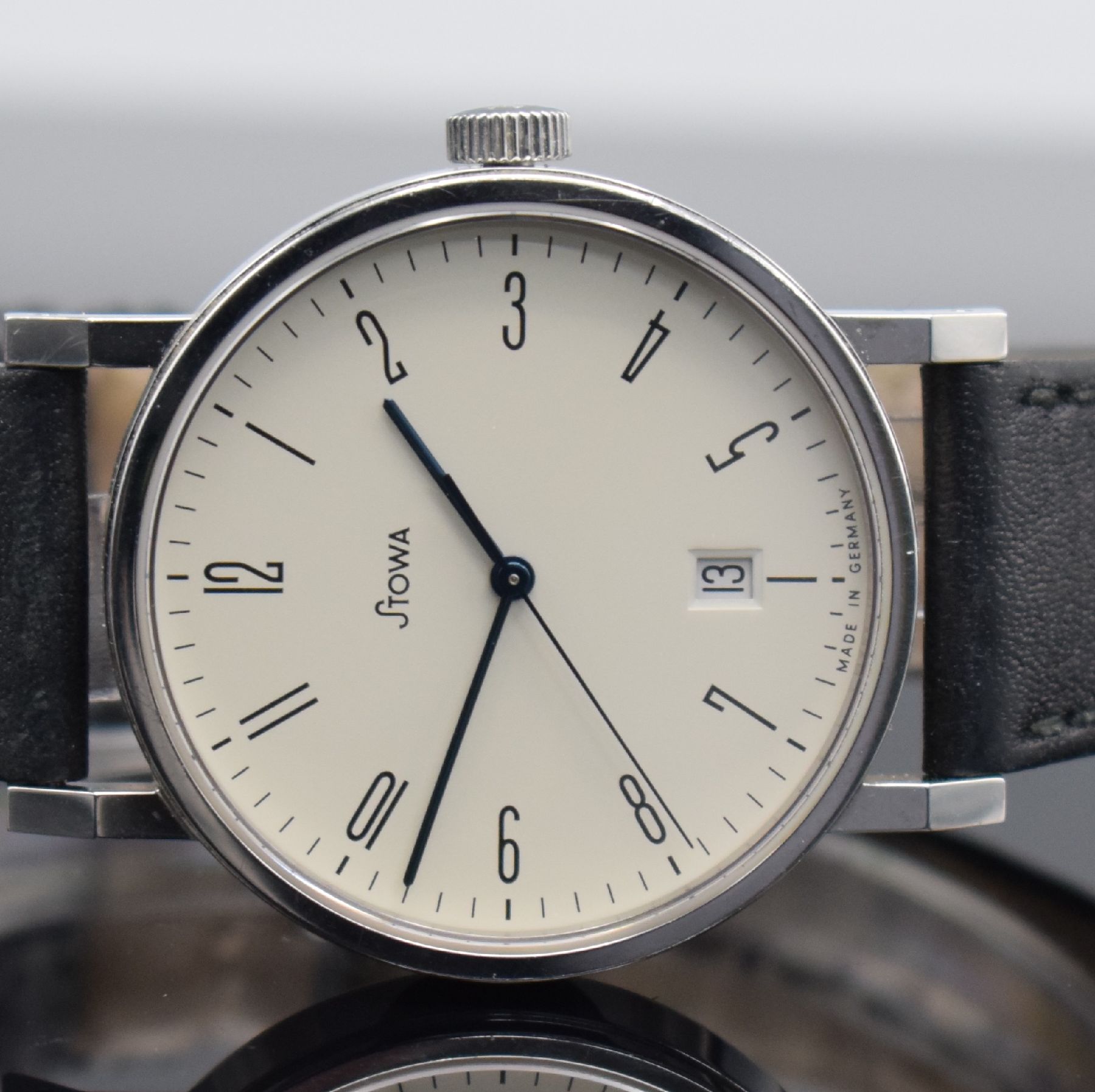 Detail a: STOWA Antea Edition Museum Herrenarmbanduhr, Deutschland um 2007, Automatik, beids. vergl. Edelstahlgeh., Boden 6-fach verschr., orig. Lederband m. ...