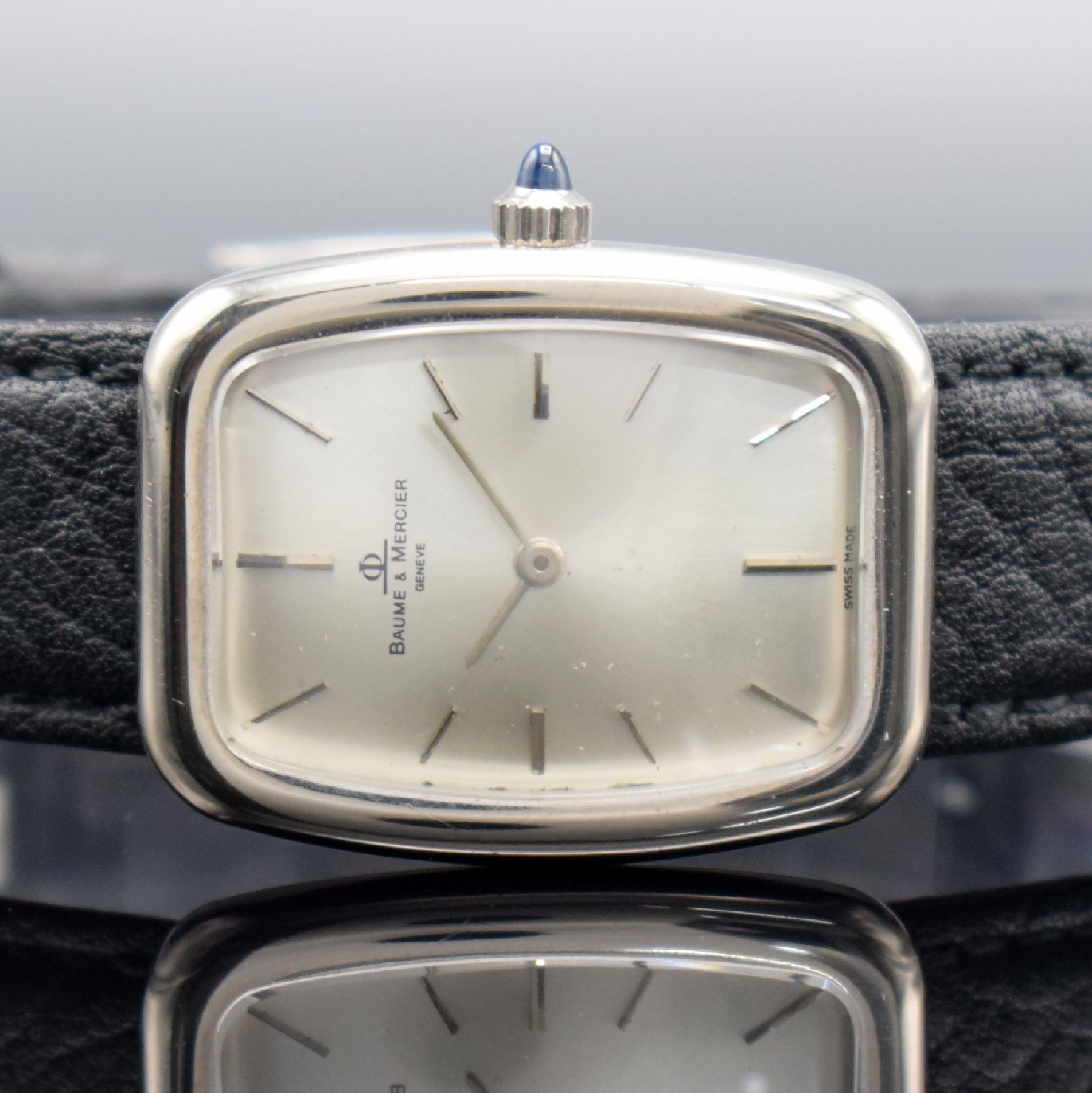 Detail a: BAUME & MERCIER Damenarmbanduhr in WG 750/000, Schweiz um 1980, Handaufzug, 2-teil. Geh., Boden 4-fach verschr., neutr. Lederband m. orig. Dornschl. ...