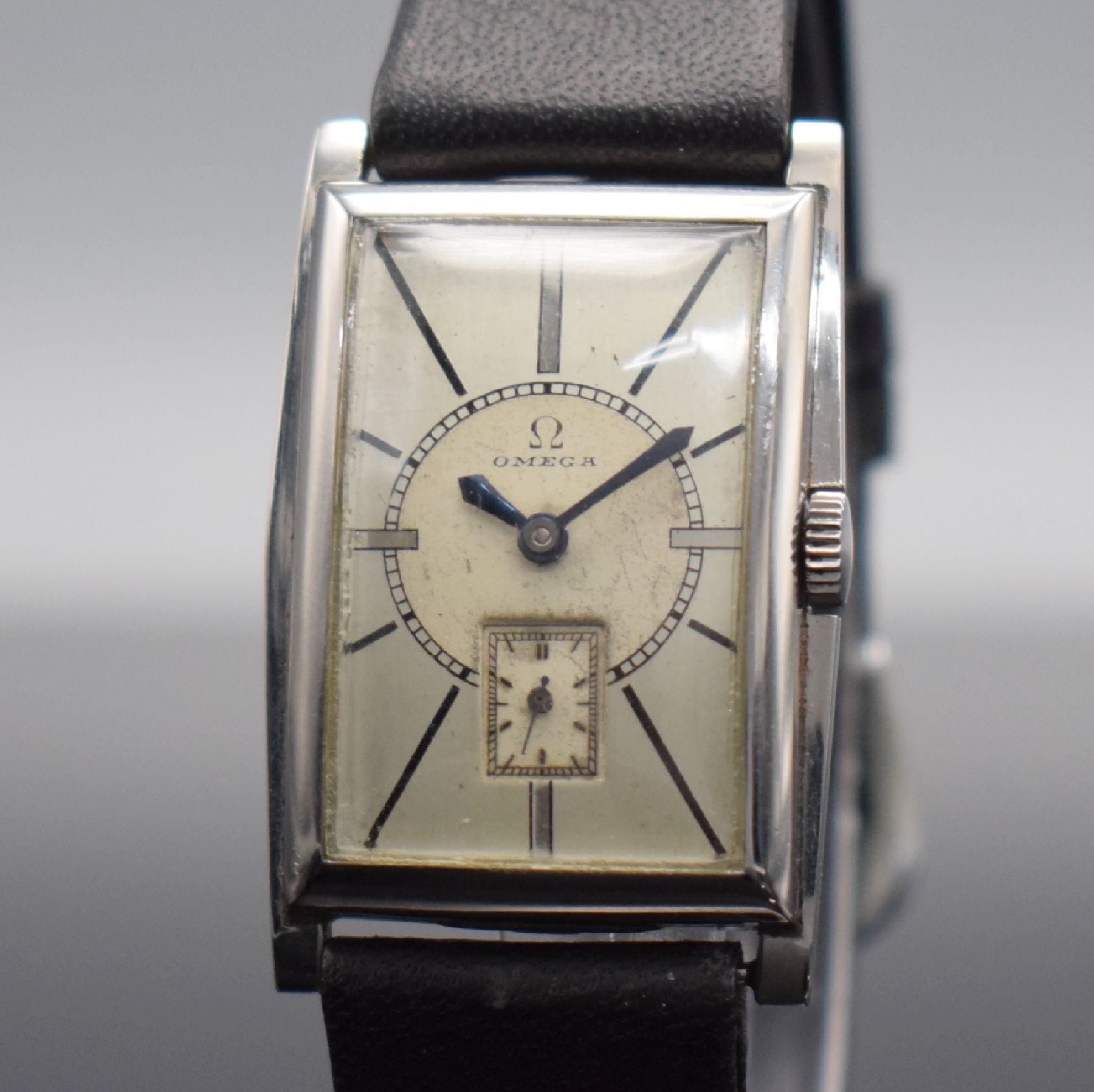 Detail c: OMEGA schöne rechteckige Armbanduhr in Stahl, Schweiz um 1935, Handaufzug, Boden aufgedr., silb. Duoton-Zifferbl. pat., gebl. orig. Zeiger, kl. ...