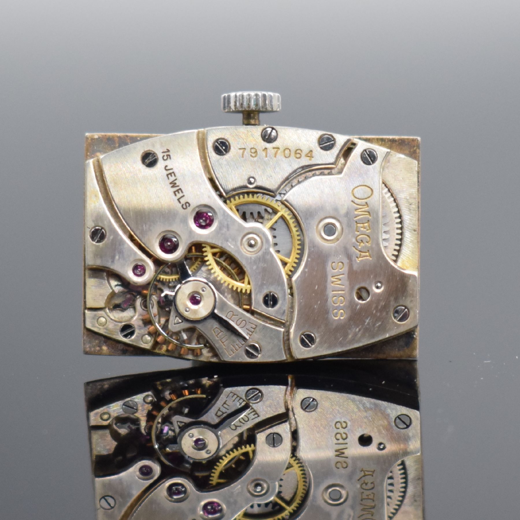 Detail g: OMEGA schöne rechteckige Armbanduhr in Stahl, Schweiz um 1935, Handaufzug, Boden aufgedr., silb. Duoton-Zifferbl. pat., gebl. orig. Zeiger, kl. ...