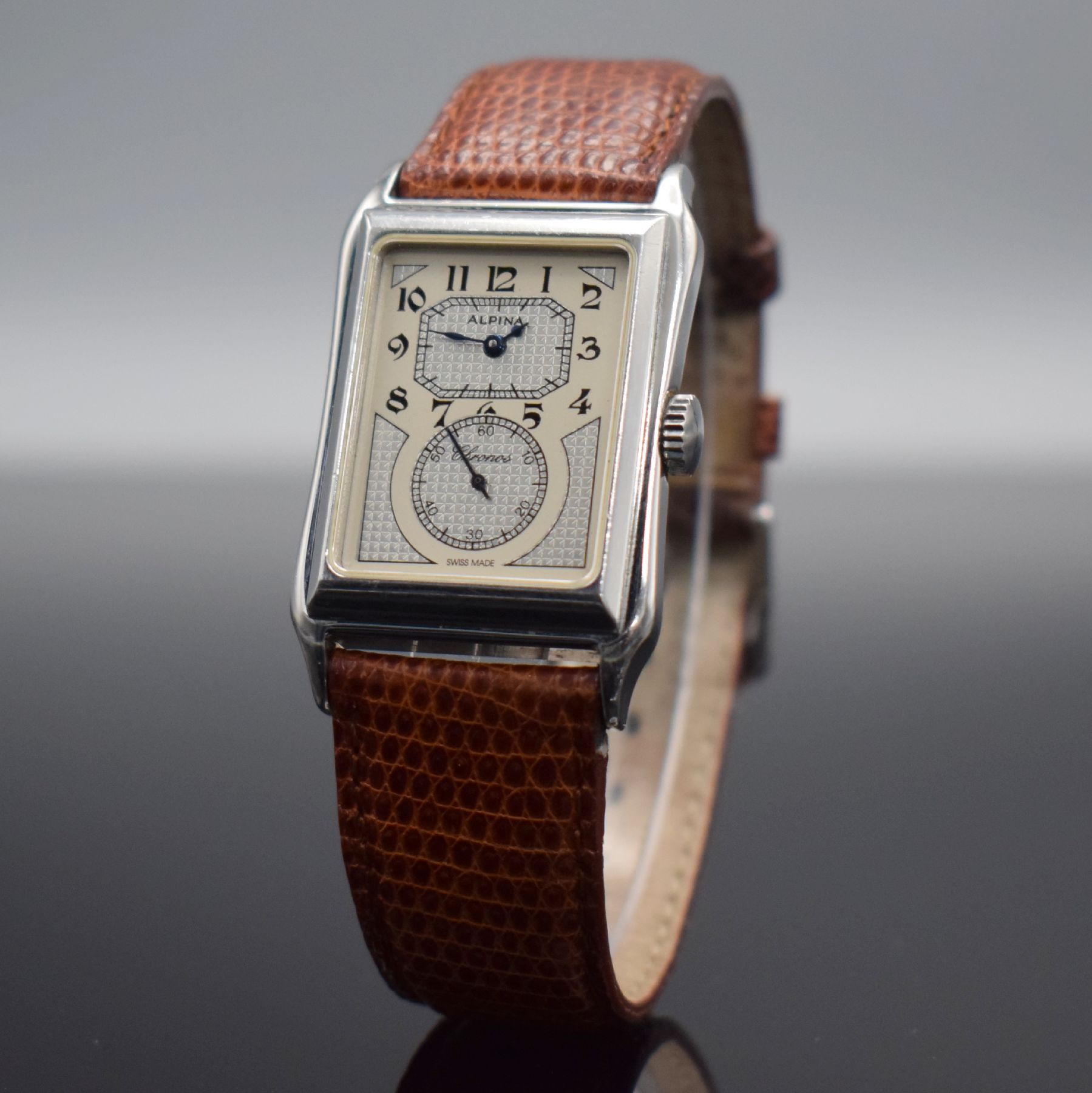 Detail b: ALPINA Chronos rechteckige Duo-Dial Herrenarmbanduhr in Stahl, Schweiz um 1990, beids. vergl. Geh., Boden aufgedr., silb. Duoton-Zifferbl. m. ...
