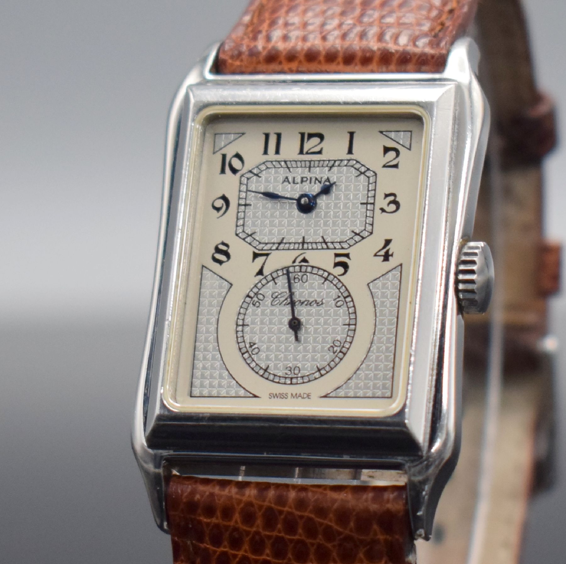 Detail c: ALPINA Chronos rechteckige Duo-Dial Herrenarmbanduhr in Stahl, Schweiz um 1990, beids. vergl. Geh., Boden aufgedr., silb. Duoton-Zifferbl. m. ...