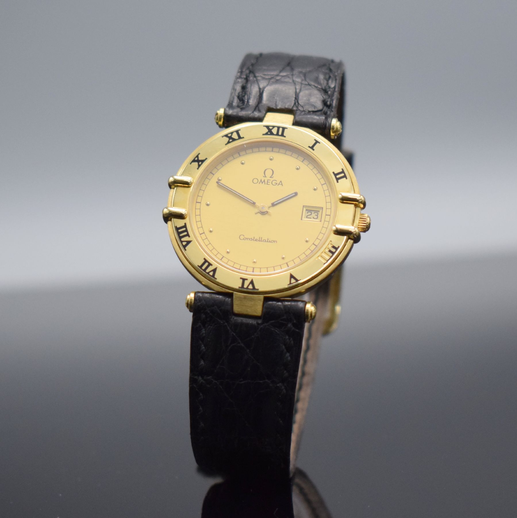 Detail b: OMEGA Constellation Armbanduhr in GG 750/000, Schweiz um 1990, quarz, Boden aufgedr., Ref. 1960360, pol. Lünette m. röm. Zahlen, orig. Lederband ...