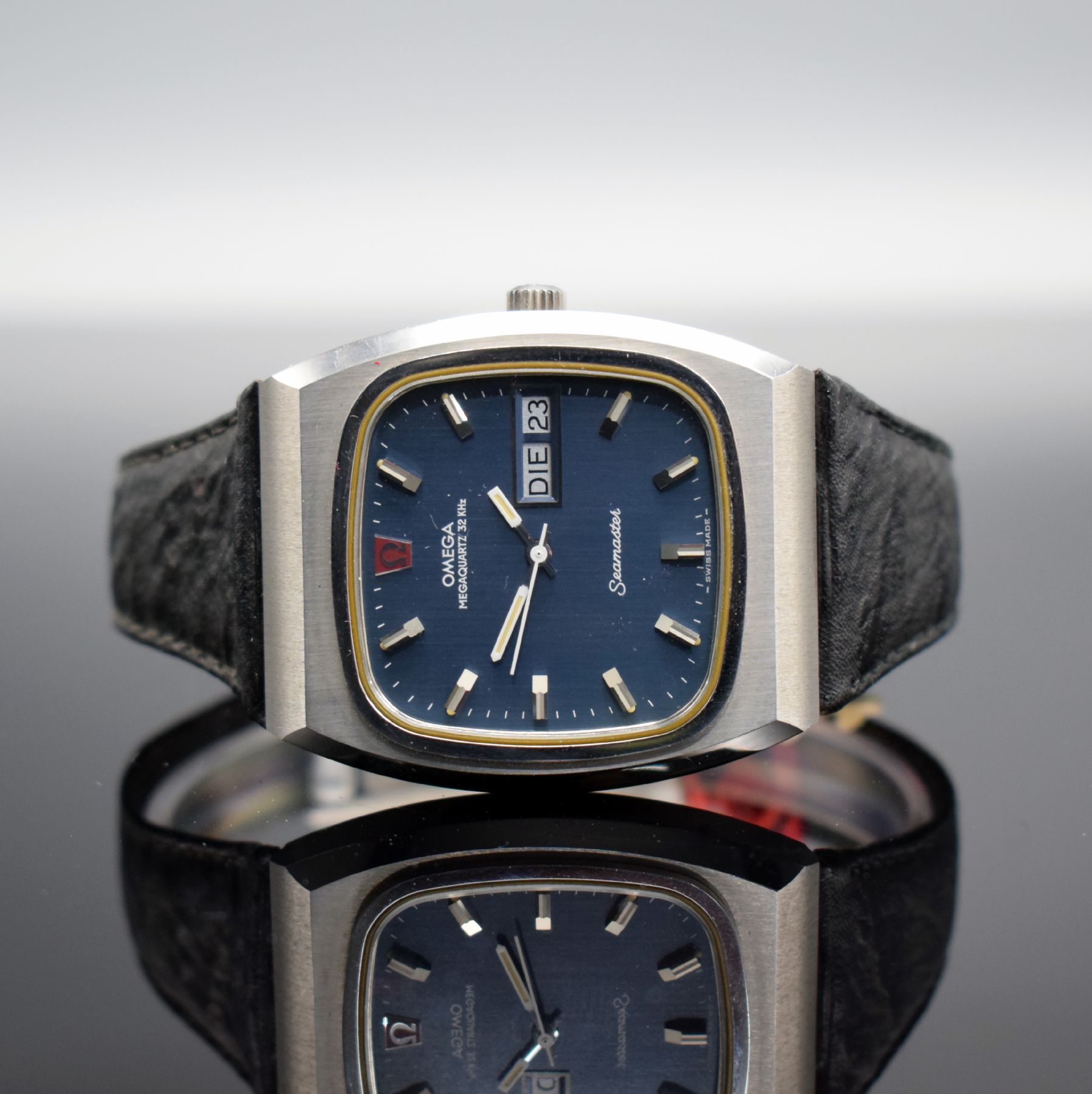 OMEGA Megaquartz 32 KHz Herrenarmbanduhr in Stahl Referenz 196.0023, Schweiz um 1975, quarz, 4-fach verschr. Geh., orig. Lederband m. Stahl ...