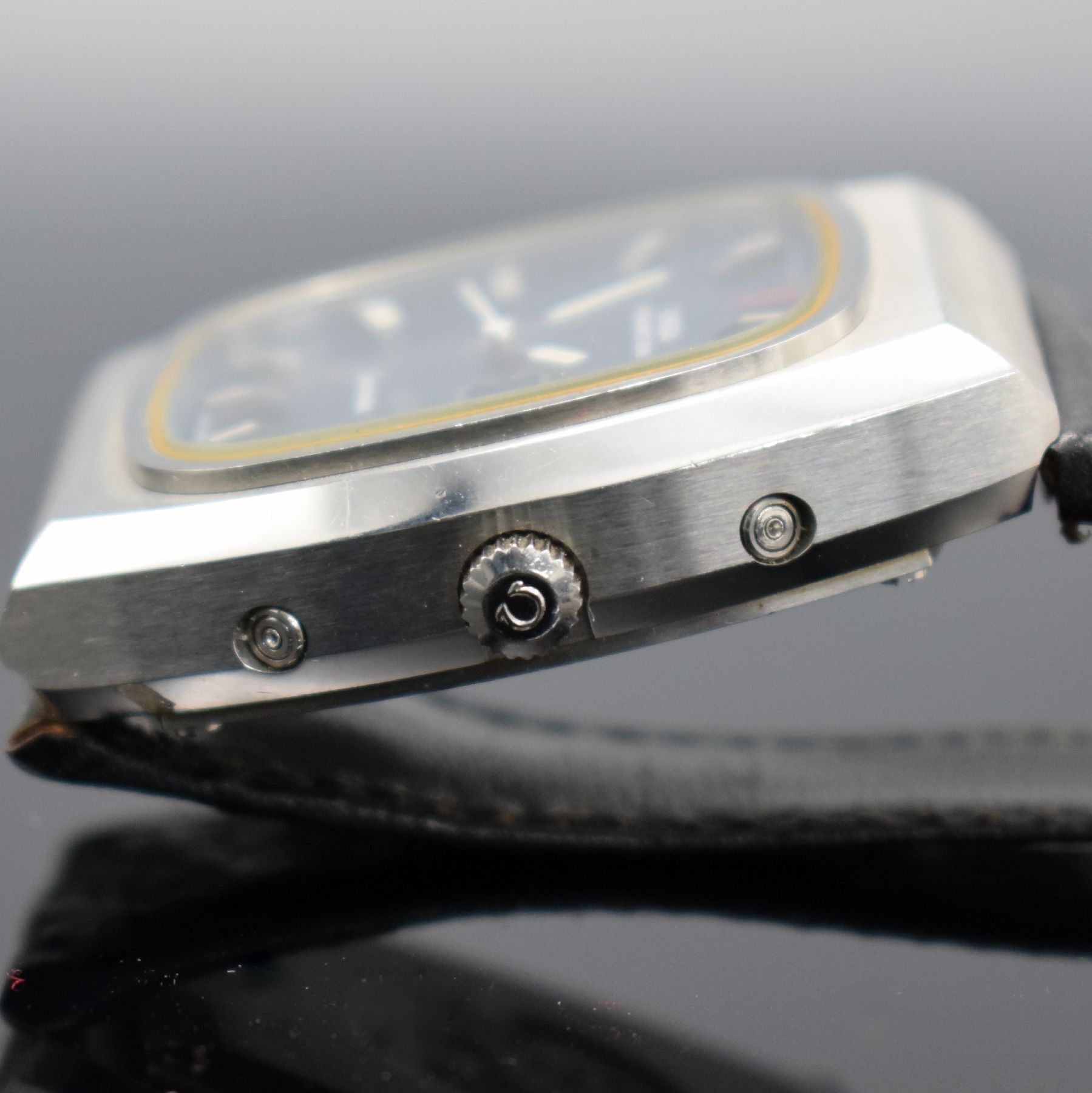Detail f: OMEGA Megaquartz 32 KHz Herrenarmbanduhr in Stahl Referenz 196.0023, Schweiz um 1975, quarz, 4-fach verschr. Geh., orig. Lederband m. Stahl ...