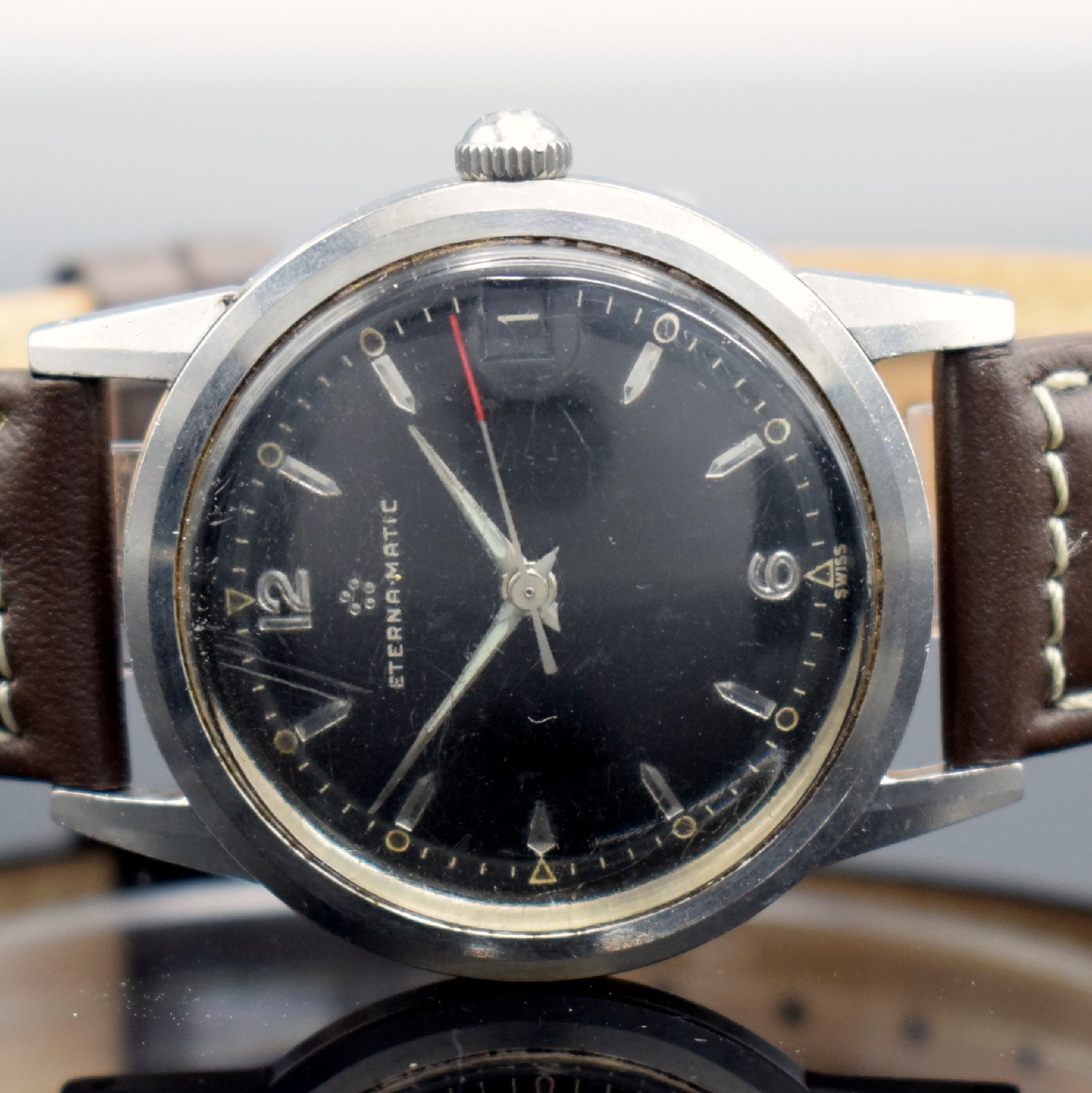 Detail a: ETERNA-MATIC 2 Armbanduhren mit schwarzem Zifferblatt in Stahl, Schweiz um 1950/1960, Automatik, verschr. Geh., orig. Kronen, Zifferblätter m. silb. ...
