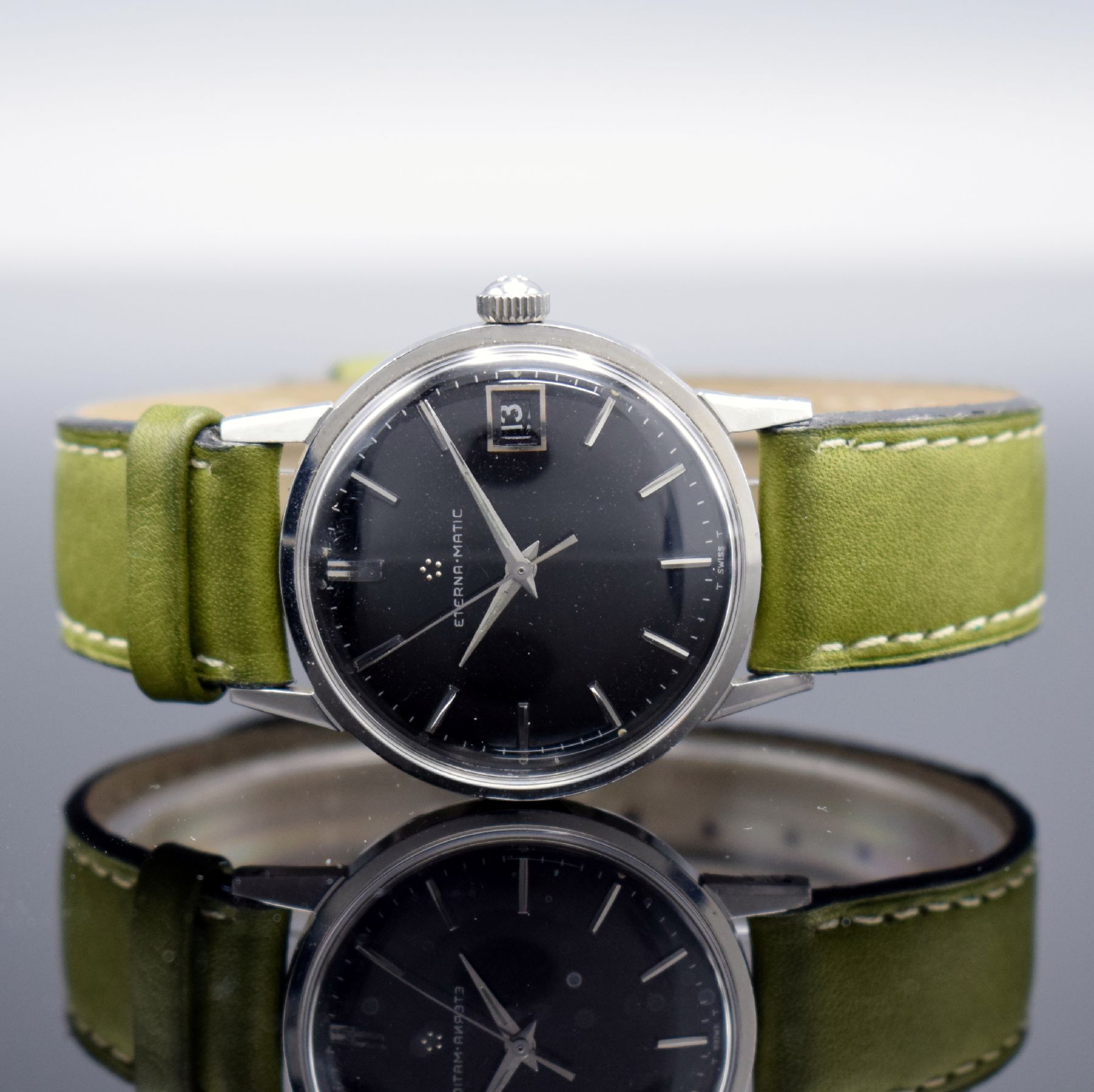 Detail b: ETERNA-MATIC 2 Armbanduhren mit schwarzem Zifferblatt in Stahl, Schweiz um 1950/1960, Automatik, verschr. Geh., orig. Kronen, Zifferblätter m. silb. ...