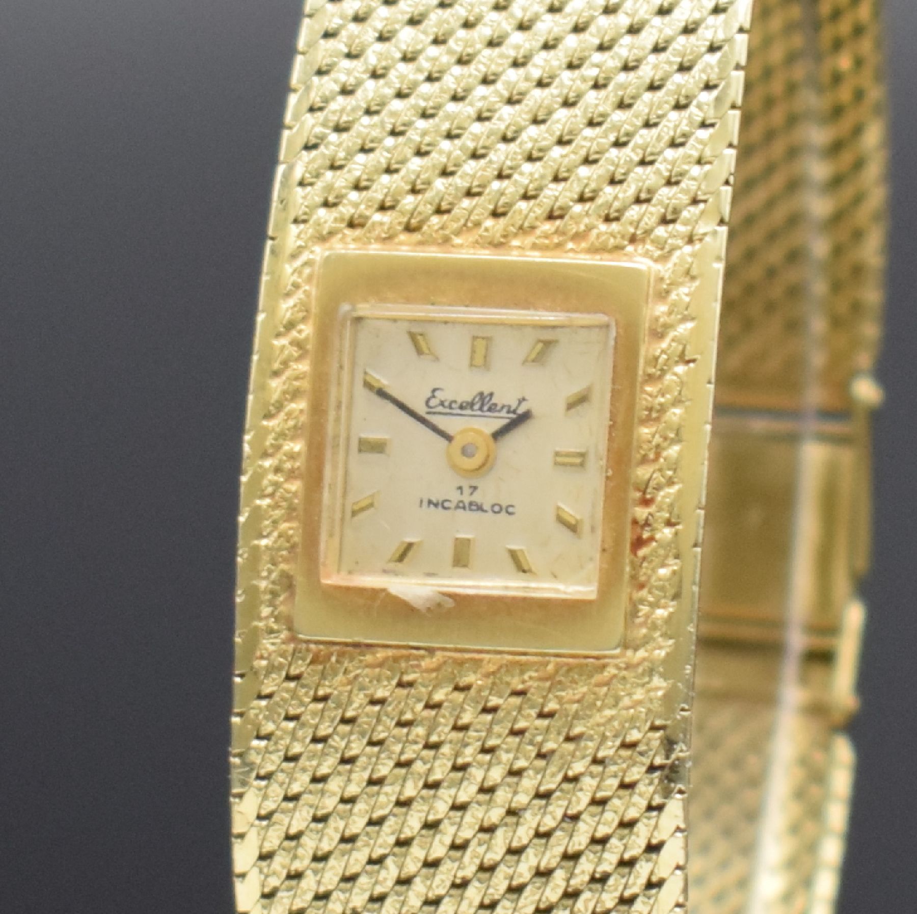 Detail c: Damenarmbanduhr in GG 585/000 bezeichnet Excellent, um 1960, im Kundenwunsch auf Quarzwerk umgebaut, Boden aufgedr., silb. Zifferbl. m. aufgel. ...