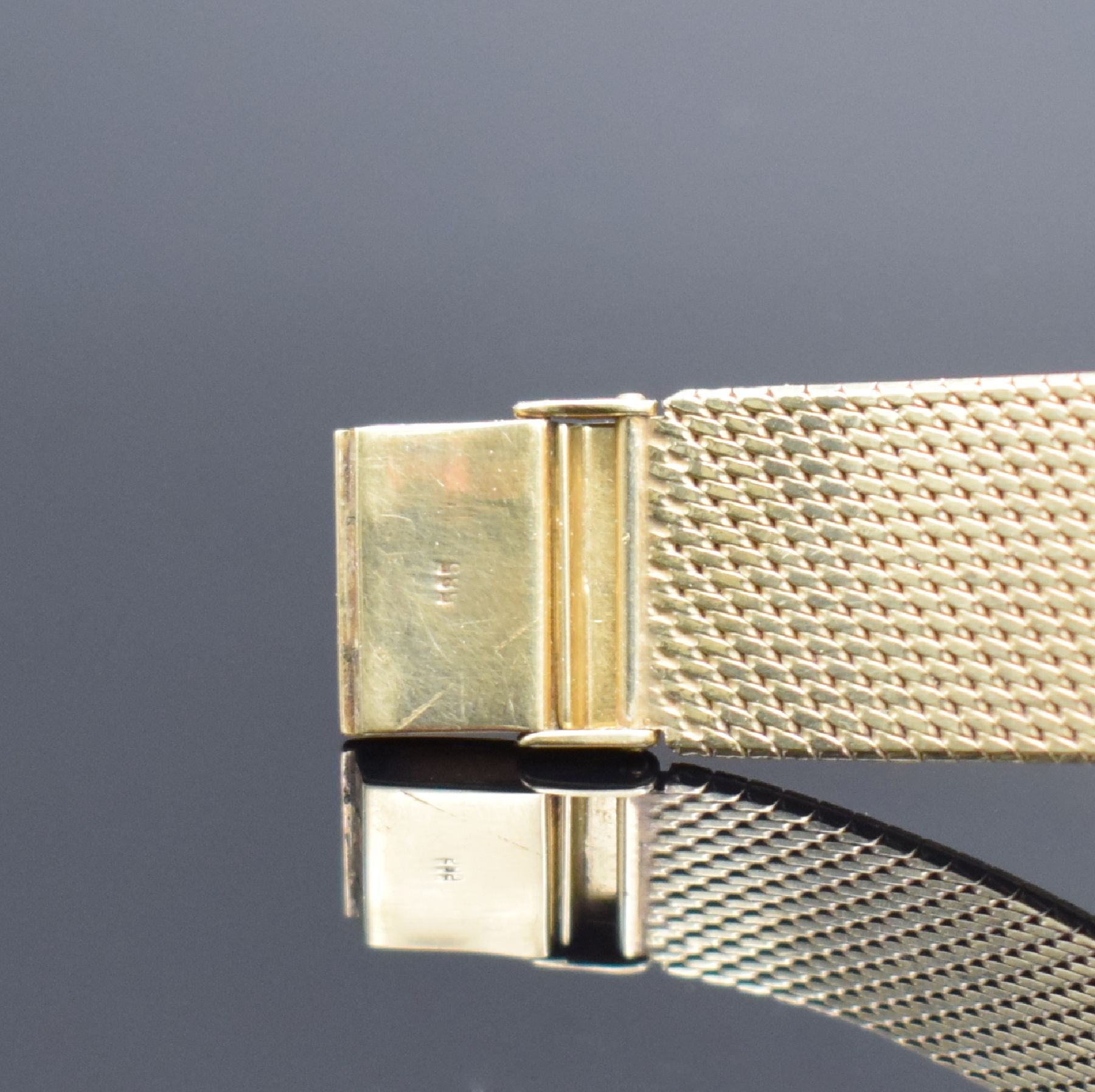 Detail d: Damenarmbanduhr in GG 585/000 bezeichnet Excellent, um 1960, im Kundenwunsch auf Quarzwerk umgebaut, Boden aufgedr., silb. Zifferbl. m. aufgel. ...