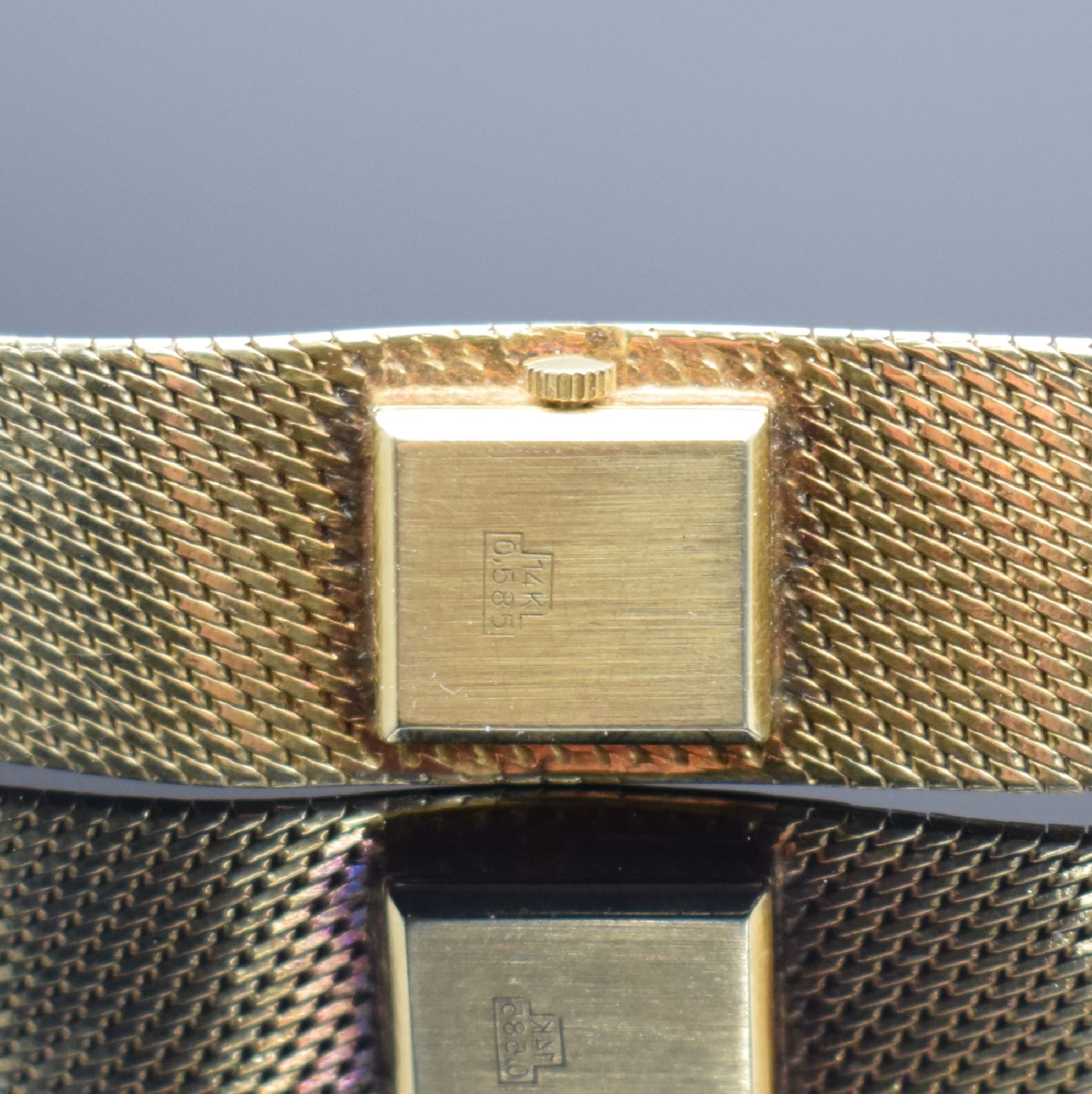 Detail e: Damenarmbanduhr in GG 585/000 bezeichnet Excellent, um 1960, im Kundenwunsch auf Quarzwerk umgebaut, Boden aufgedr., silb. Zifferbl. m. aufgel. ...