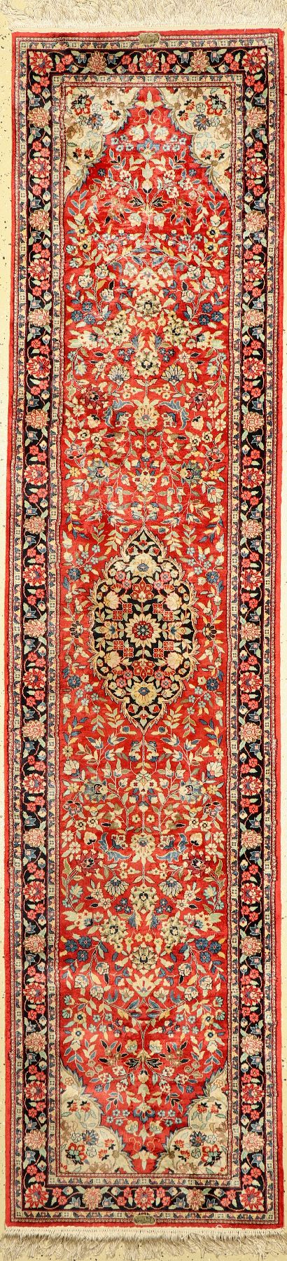 Ghom Seide, China, ca. 50 Jahre, reine Naturseide, ca. 305 x 72 cm, EHZ: 2
