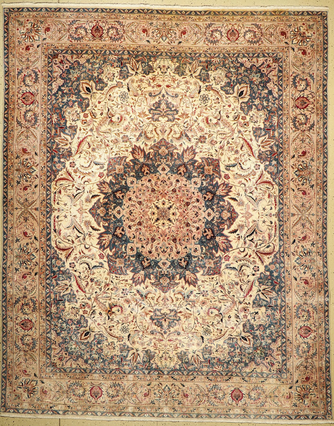 Esfahan fein, China, ca. 50 Jahre, Korkwolle mit Seide, ca. 305 x 242 cm, EHZ: 3