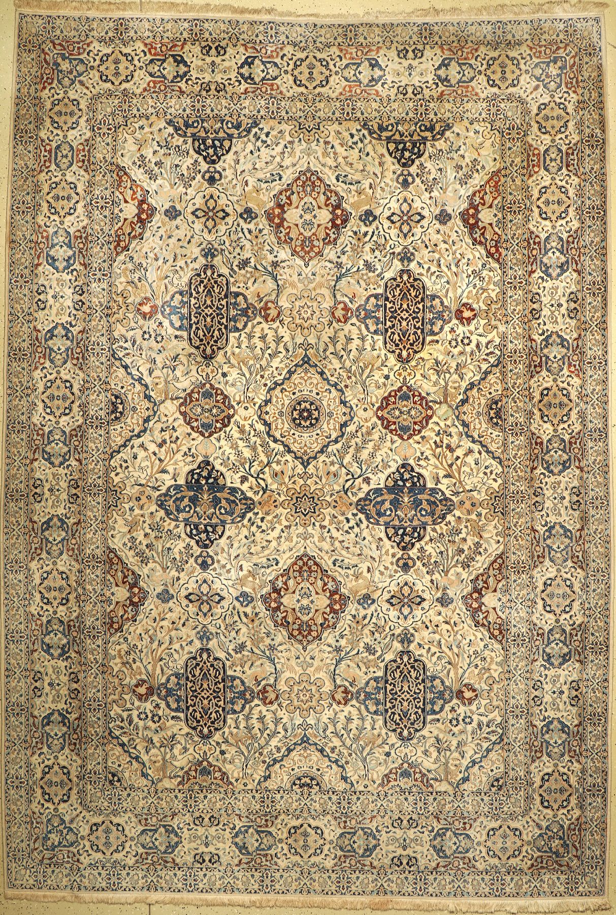Nain fein(9 La), Persien, ca. 60 Jahre, Korkwolle mit Seide, ca. 385 x 265 cm, EHZ: 2 leichter Mottefraß an den Rändern,fleckig.