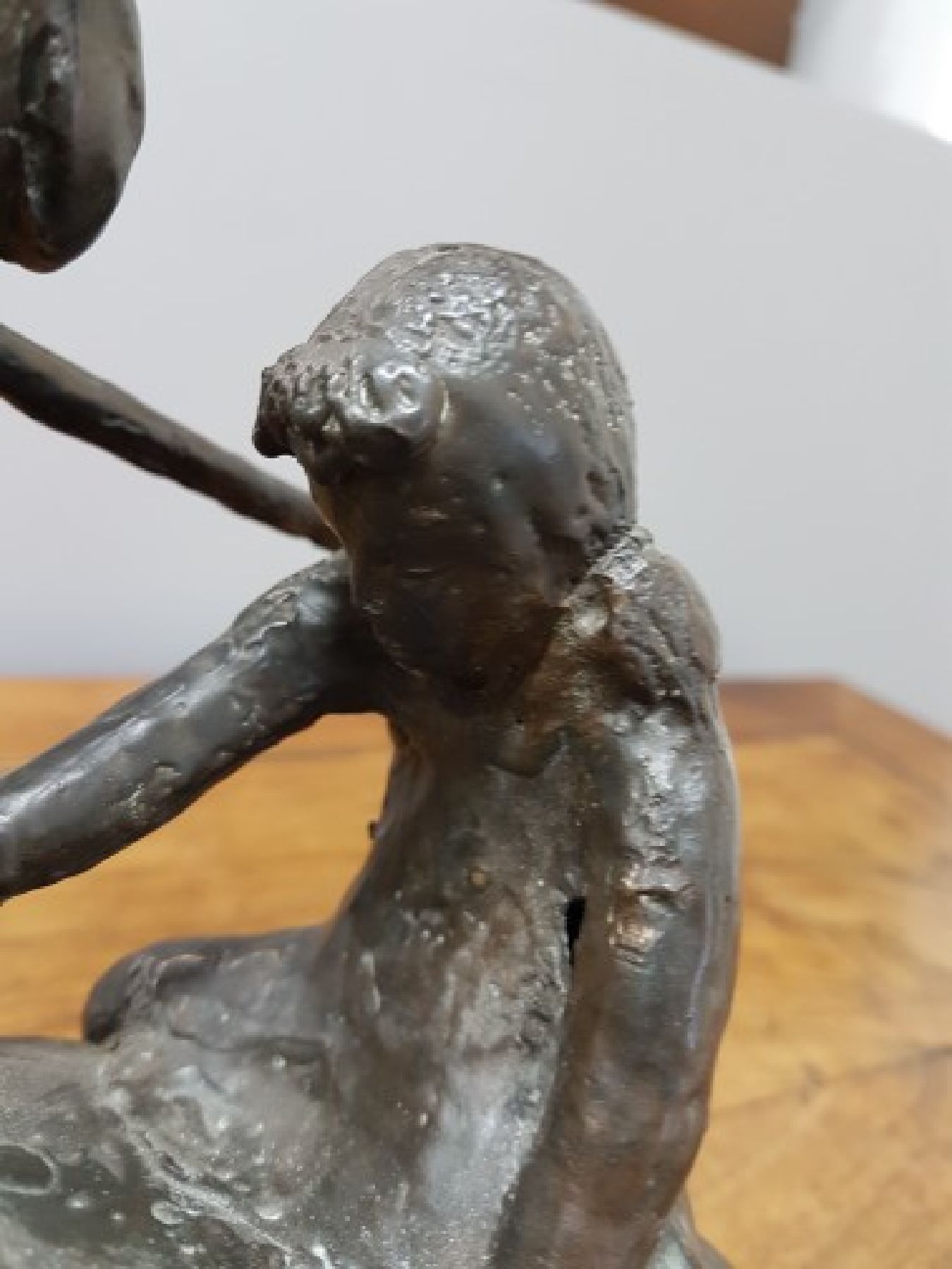 Detail b: Winfried Tränkner, geb. 1957 Dettigen/Teck, zwei Schachspieler auf einer Bank sitzend, Bronze patiniert, dat. Jan. 81 , Gießerstempel Karl Caspar ...