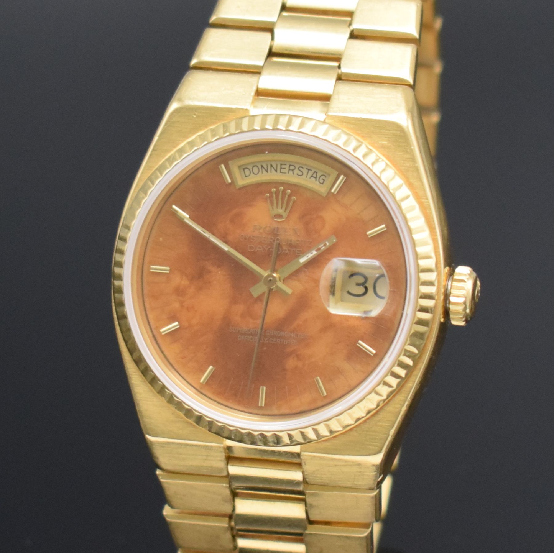 Detail c: ROLEX Oysterquartz Day Date in GG 750/000 mit seltenem Wurzelholz Zifferblatt, Box & LC 100 Papieren Referenz 19018, Schweiz lt. orig. Papier ...