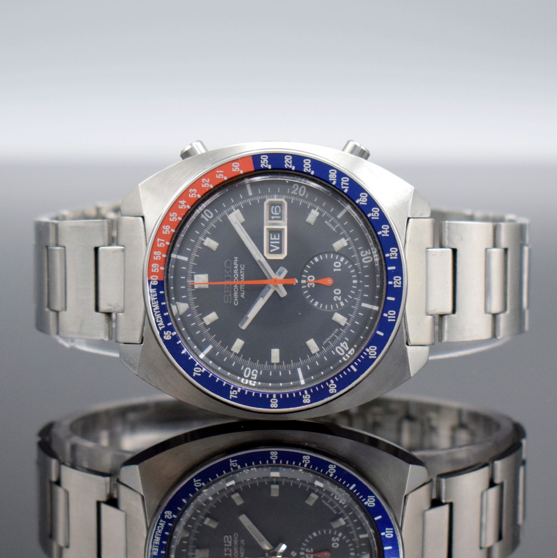 SEIKO Schaltradchronograph in Stahl/Stahlband, Japan um 1975, Automatik, verschr. Geh. Ref. 6139-6002, plan-konkaves Mineralglas, rot-blaue ...