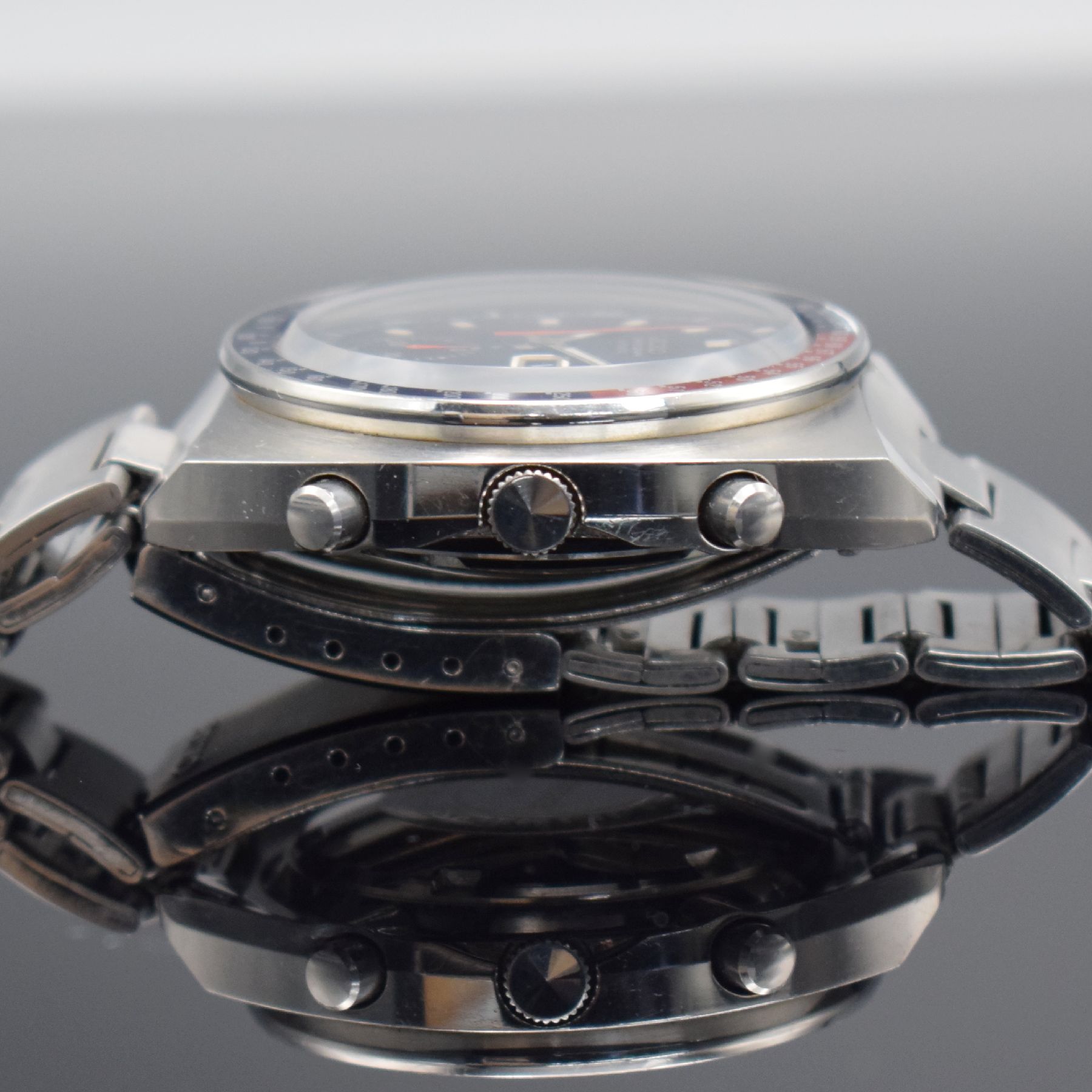 Detail g: SEIKO Schaltradchronograph in Stahl/Stahlband, Japan um 1975, Automatik, verschr. Geh. Ref. 6139-6002, plan-konkaves Mineralglas, rot-blaue ...