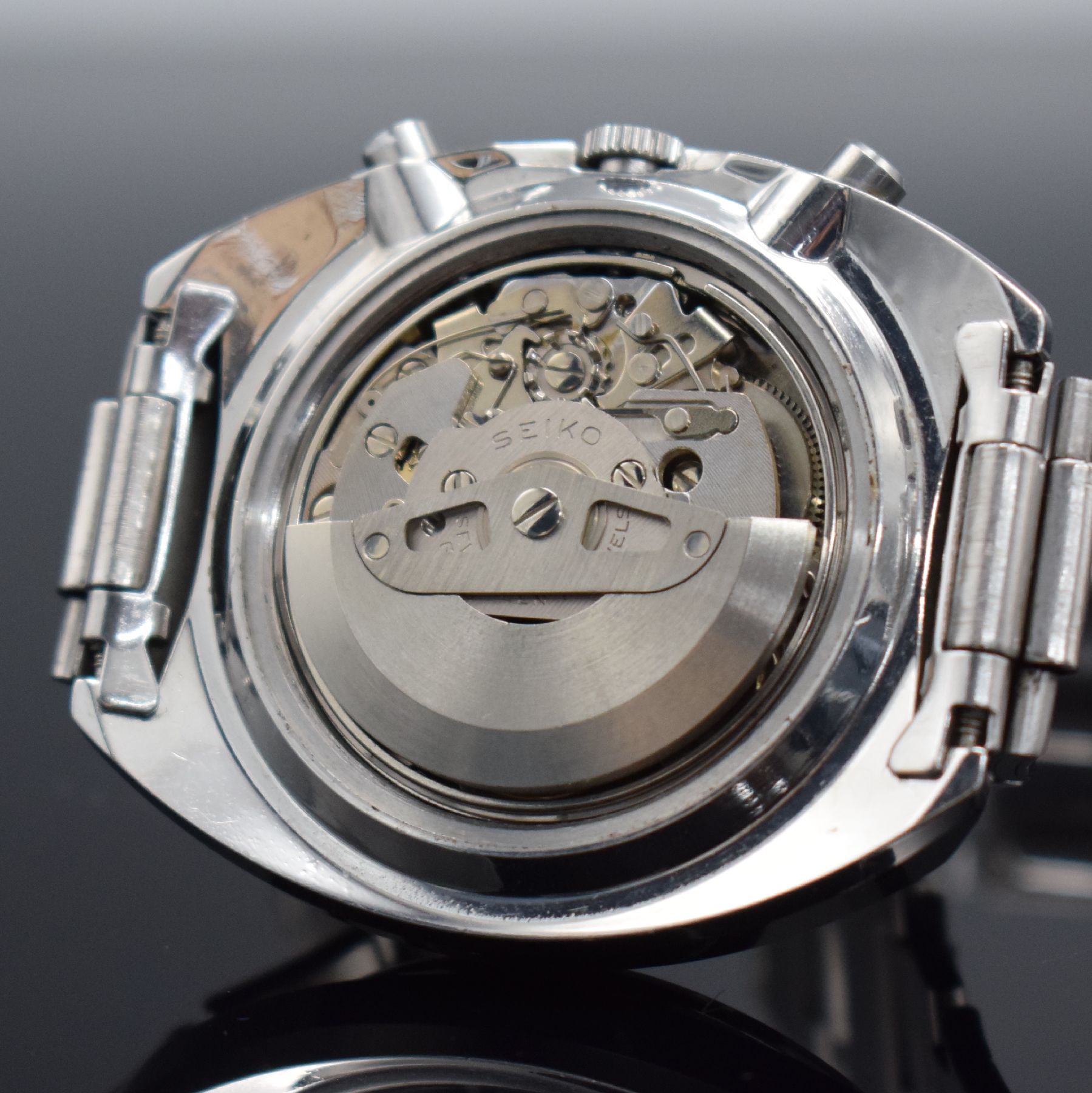 Detail i: SEIKO Schaltradchronograph in Stahl/Stahlband, Japan um 1975, Automatik, verschr. Geh. Ref. 6139-6002, plan-konkaves Mineralglas, rot-blaue ...