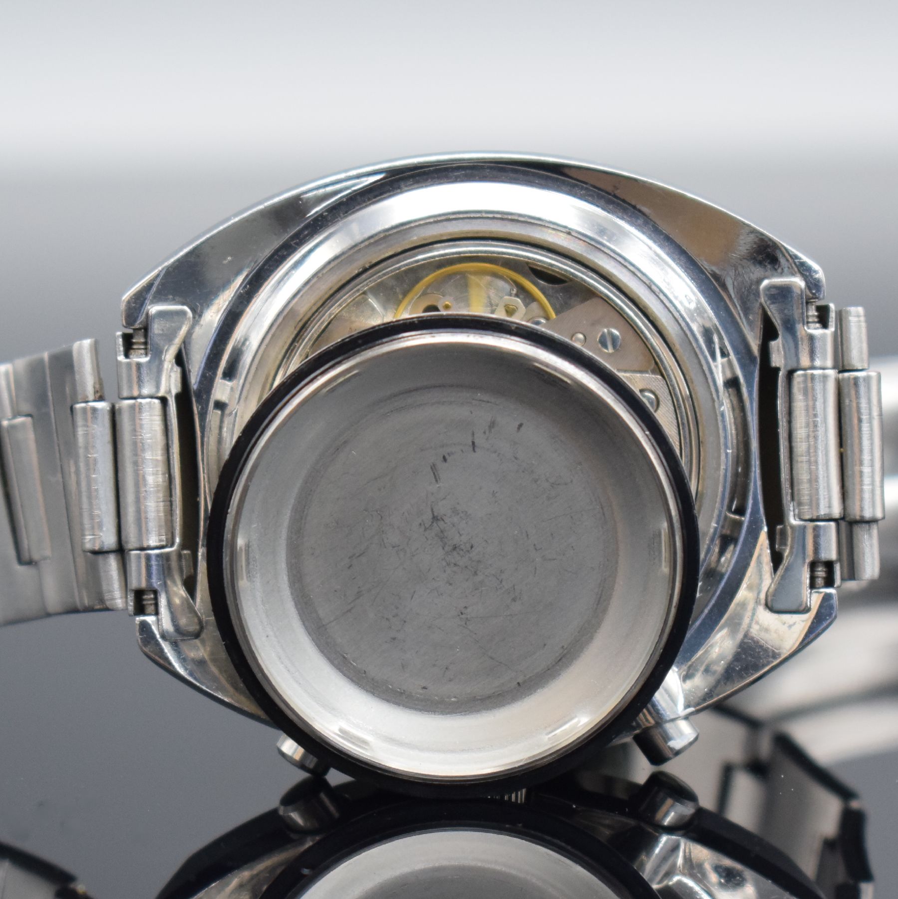 Detail k: SEIKO Schaltradchronograph in Stahl/Stahlband, Japan um 1975, Automatik, verschr. Geh. Ref. 6139-6002, plan-konkaves Mineralglas, rot-blaue ...