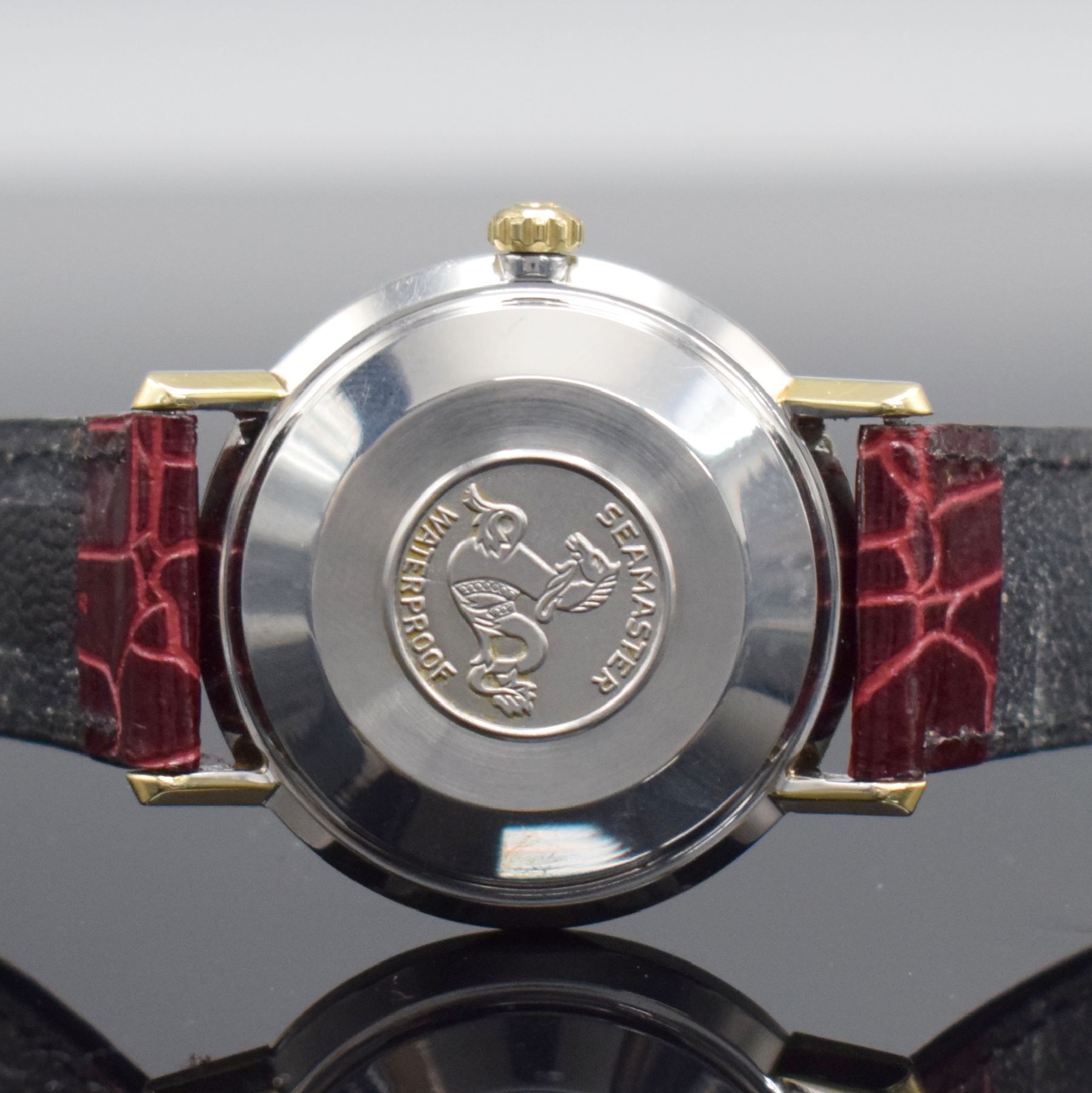 Detail f: OMEGA Seamaster De Ville Herrenarmbanduhr in Stahl/Gold, Schweiz um 1969, Automatik, Monocoque-Geh. Ref. 165.020, orig. Krone & Glas, silb. ...